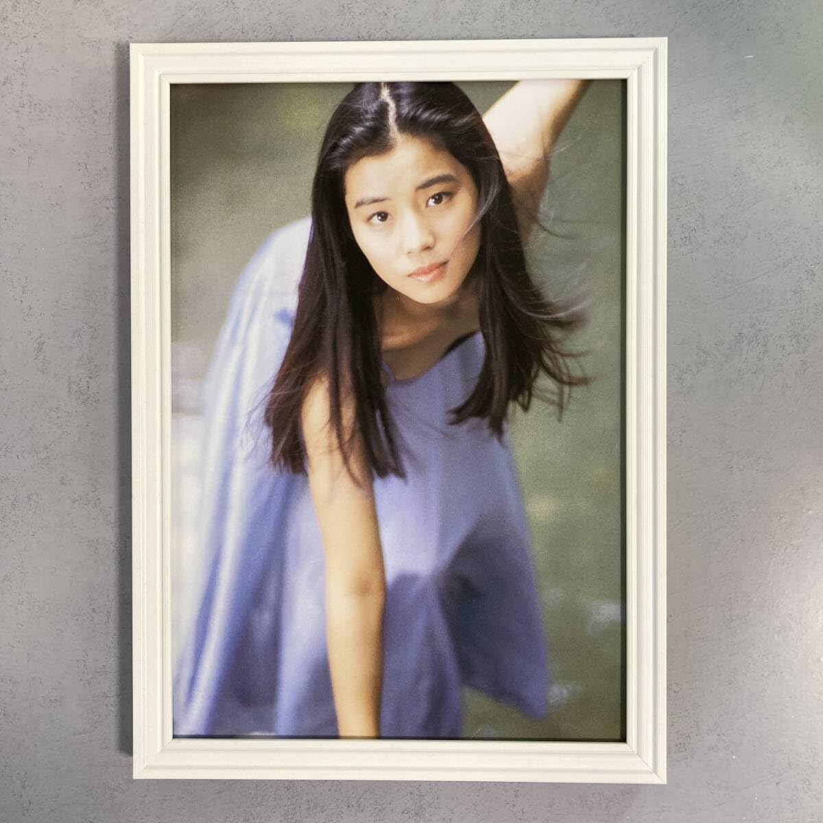 超大判/グレーのオーバーダイ　　石田ゆり子さんNo.625 B2 サイズ 【 石田ゆり子 】等身大 風 大判 ポスター 超大判