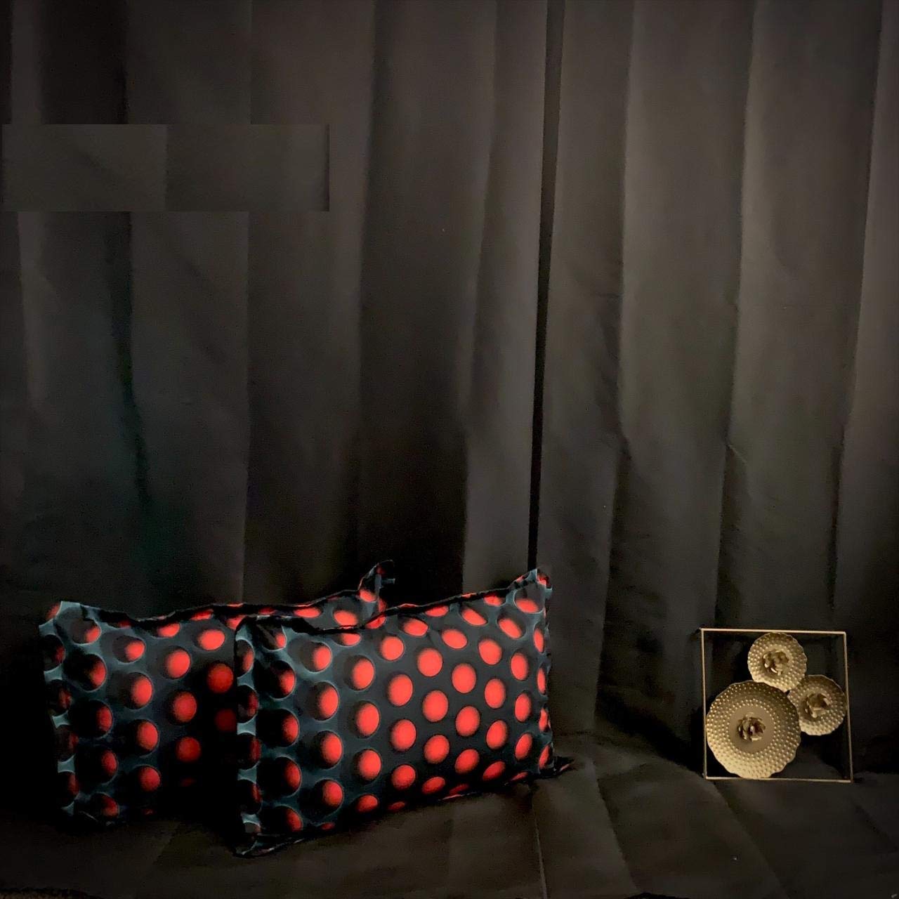 THE HOME STYLE Cotton Printed Fusion King Size Bedsheet with Two PiIlow Cover- Red Dots