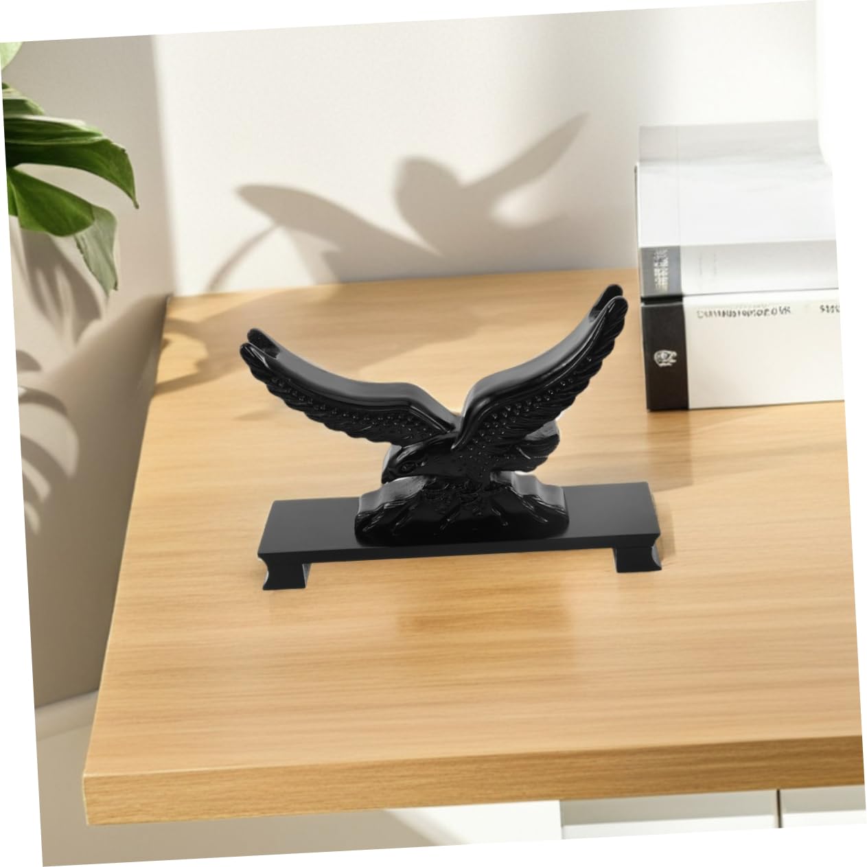 Soporte para Espadas Forma de Águila Negro de Resina