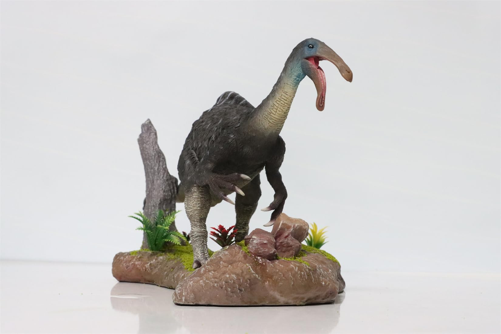 WLNTDOLA 1:35 Scale Black Deinocheirus Figure Deinocheiridae Cretaceous Simulation Animal Science Art Model Dinosaur Collection Wonderful Decoration