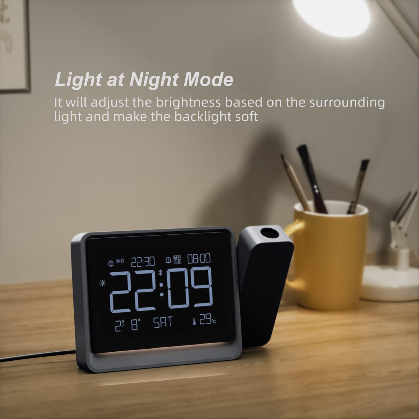 Reloj de Proyección Digital con Ajuste de Enfoque para Dormitorio - Proyector Giratorio de 180°, Sincro de Hora por Bluetooth, Alarmas Dobles, Fecha, Temperatura, Atenuador 4 Niveles, Snooze