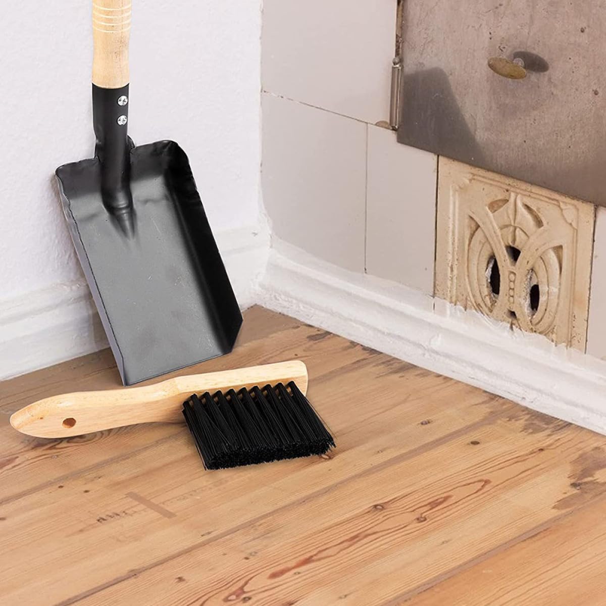 WOONEKY Accessori per la Pulizia del Focolare con Paletta e Scopa in Legno Guanti Silicone Isolanti Antiscottatura Attrezzi Legna Multifunzionali per Stufa e Caminetto Spazzola Durevole