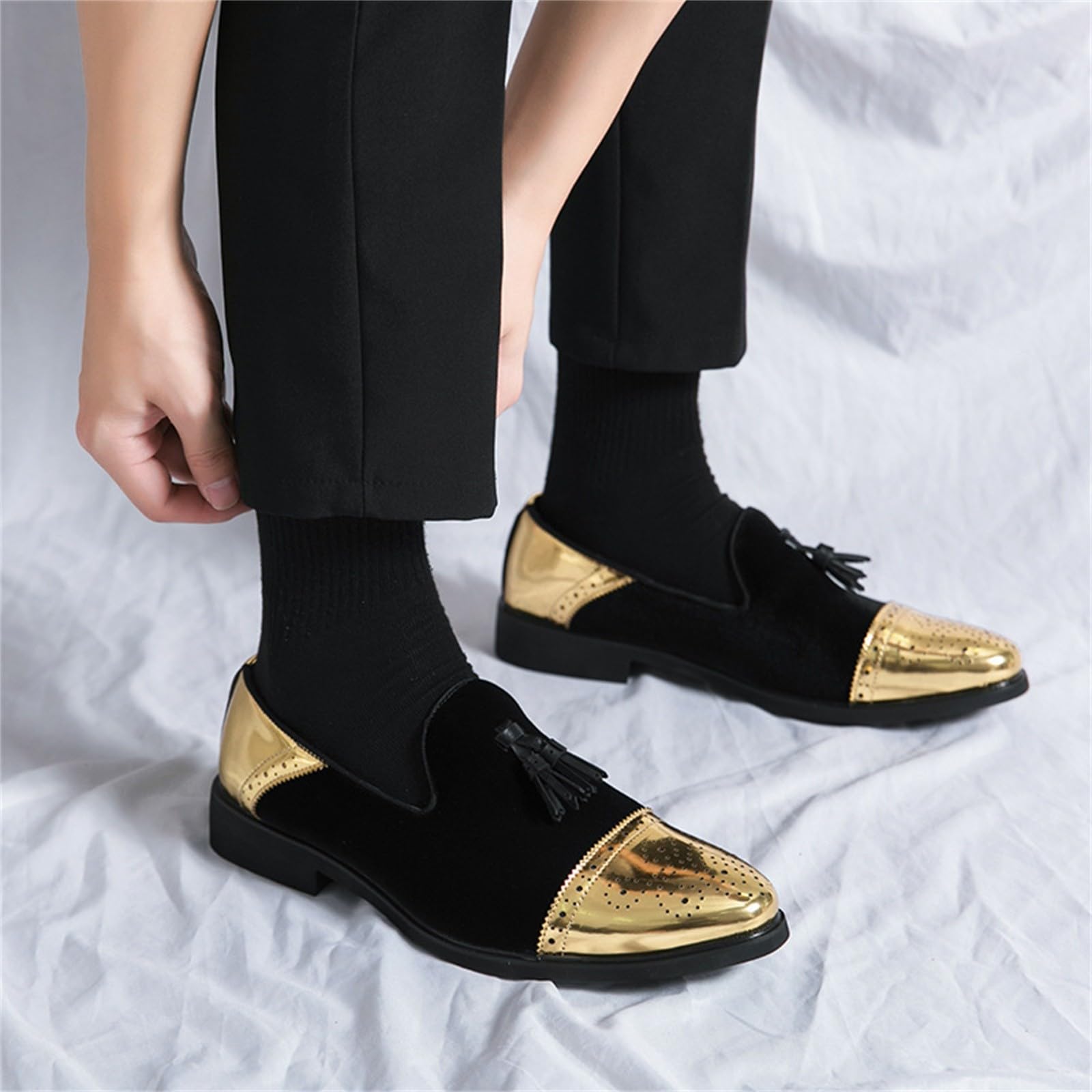 Mocasines de terciopelo para hombre, con borlas, dorados, metalizados, elegantes, sin cordones, para bodas, bailes de graduación y eventos de alfombra roja, Black, 41 1/3 EU