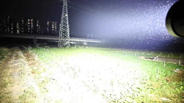 Amazon.com: IMALENT MS32 Brightest Flashlight 200,000 Lumens, Cree