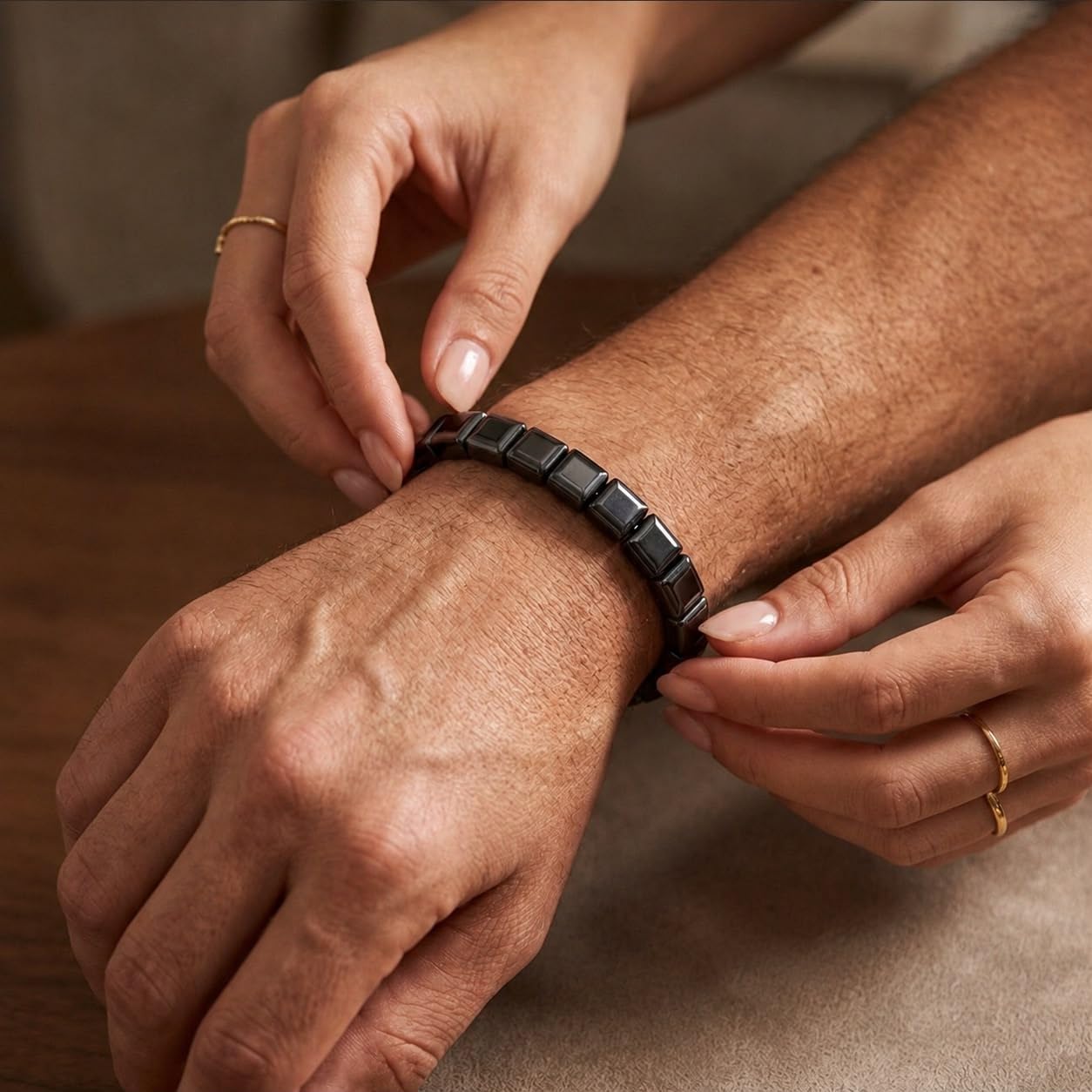 Bracelet Hématite Homme - Bracelet en Pierre Naturelle Véritable, Perles Rectangles avec Fermoir Aimanté Haute Qualité et Pochette en Velours, LesBacos
