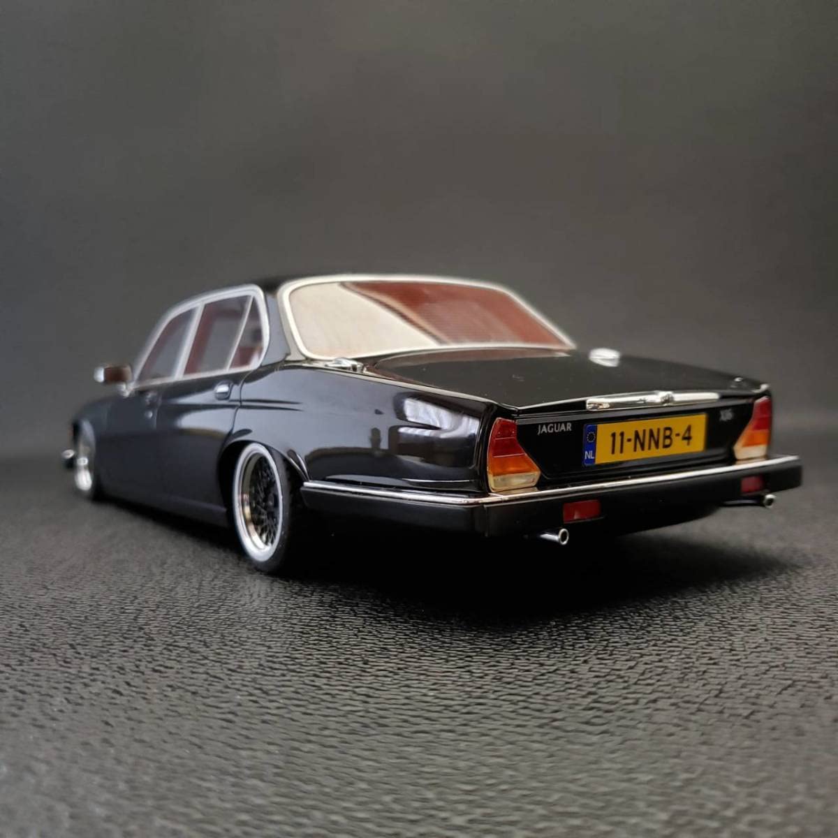 Amazon | 1/18 ジャガーJaguar XJ6 1982 カスタム | ミニカー・ダイ
