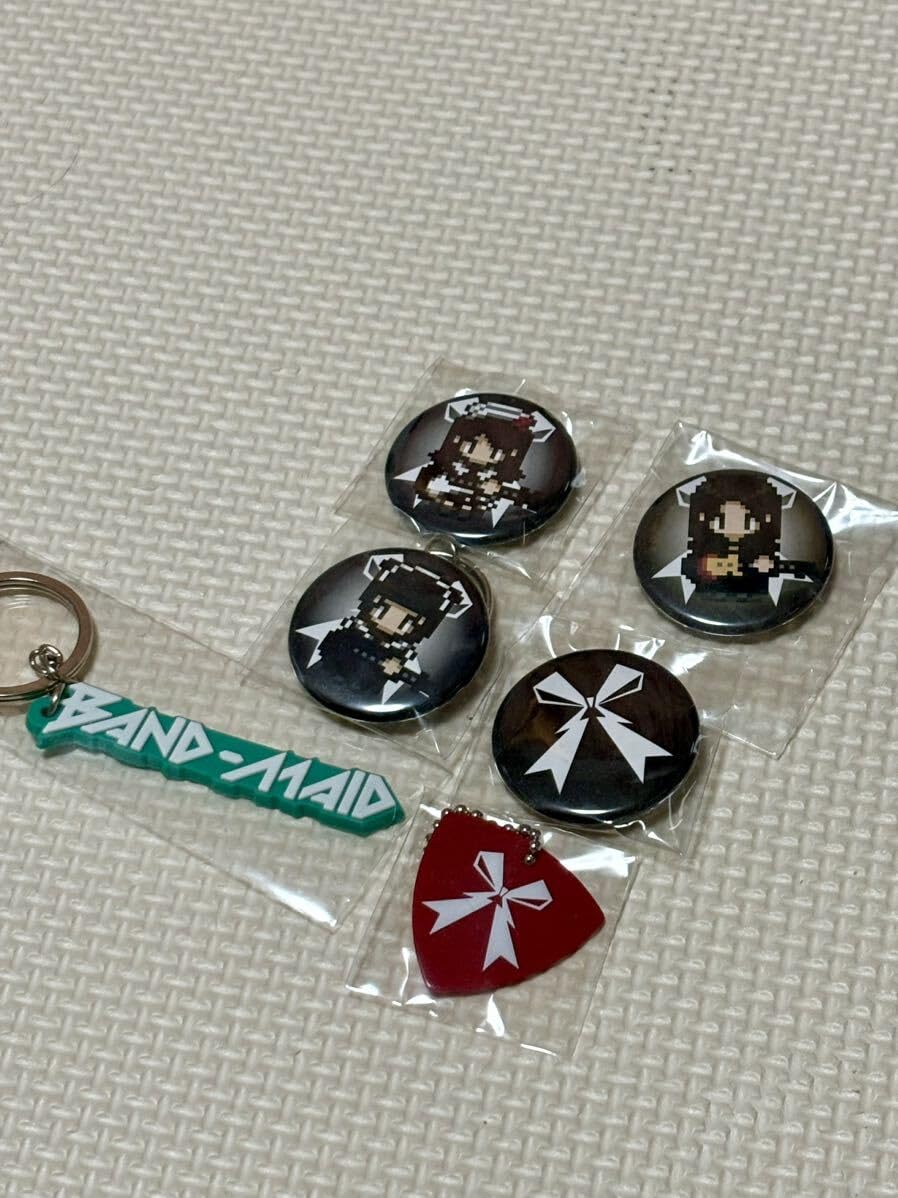 BAND-MAID　缶バッジ　缶バッジキーホルダーセット BAND-MAID 缶バッジ 缶バッジキーホルダーセット Amazon.co.jp