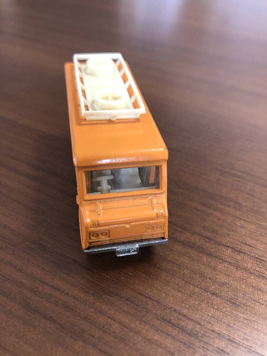 Amazon.co.jp: 黒箱 トミカ 49 いすゞ エルフ ハイルーフ ISUZU ELF HI  