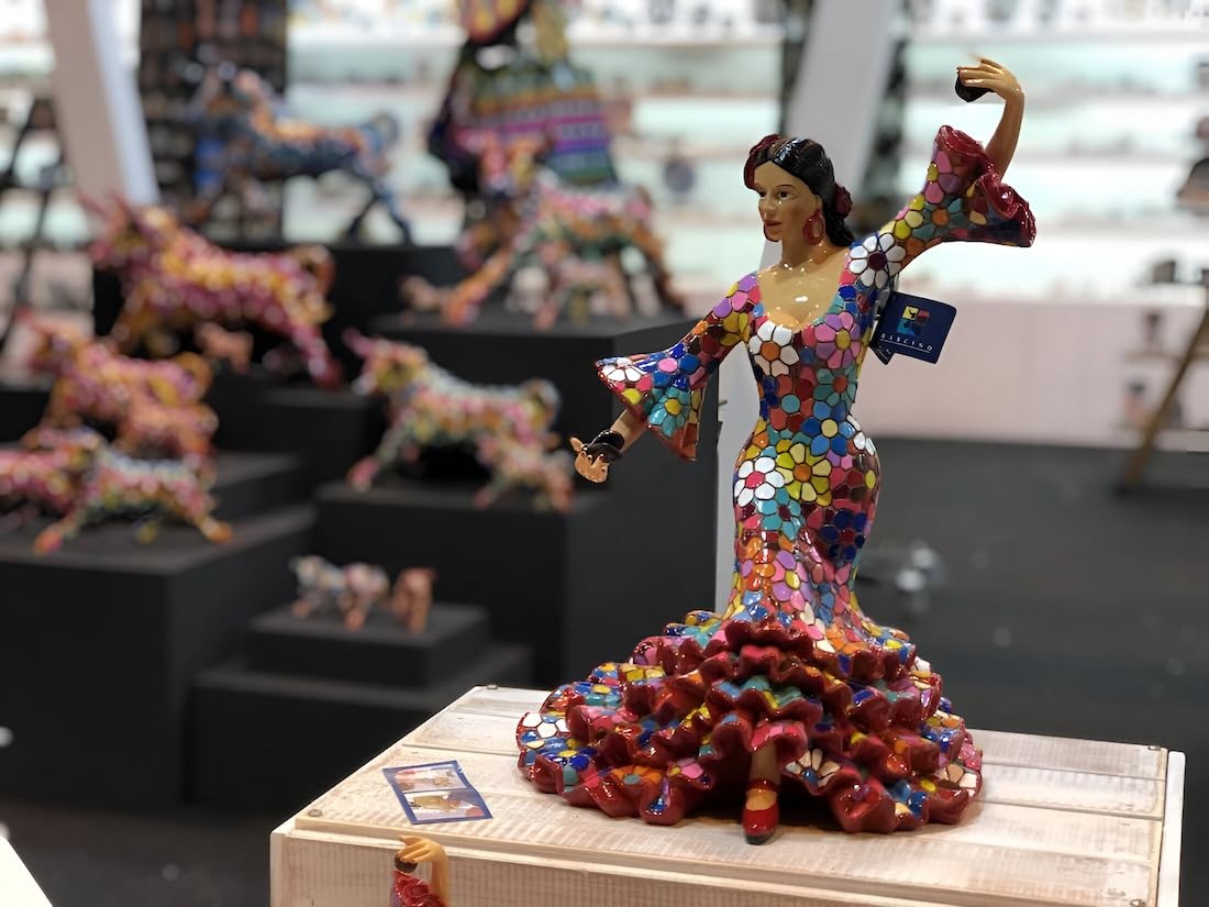 Figurka Flamenca Kwiaty w mozaice. Figurka dekoracyjna. Figurka Kobieta Taniec Flamingo, w sukience w kwiatowej mozaice