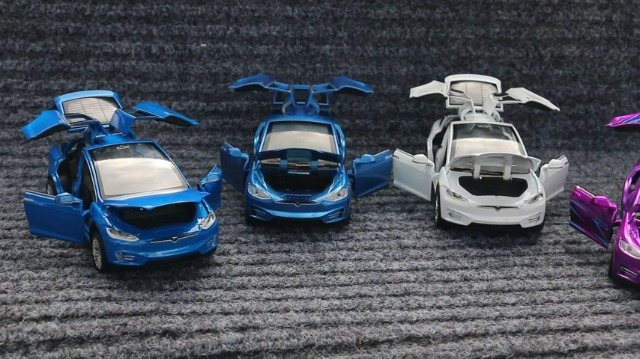 Jouet Tesla Model Y 1:32 TOPRON - Alliage Zinc - Portes Ouvrantes - Lumières Et Musique - Fonction Tirer-Relâcher - Cadeau Enfant Collection