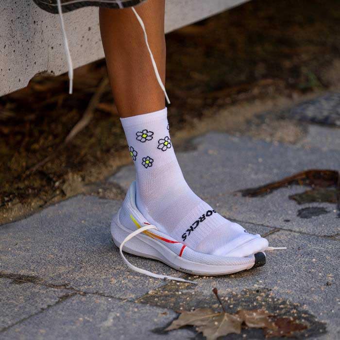 Chaussettes de course légères Marguerite Blanc idéales pour le marathon de Paris et les sorties running - 5