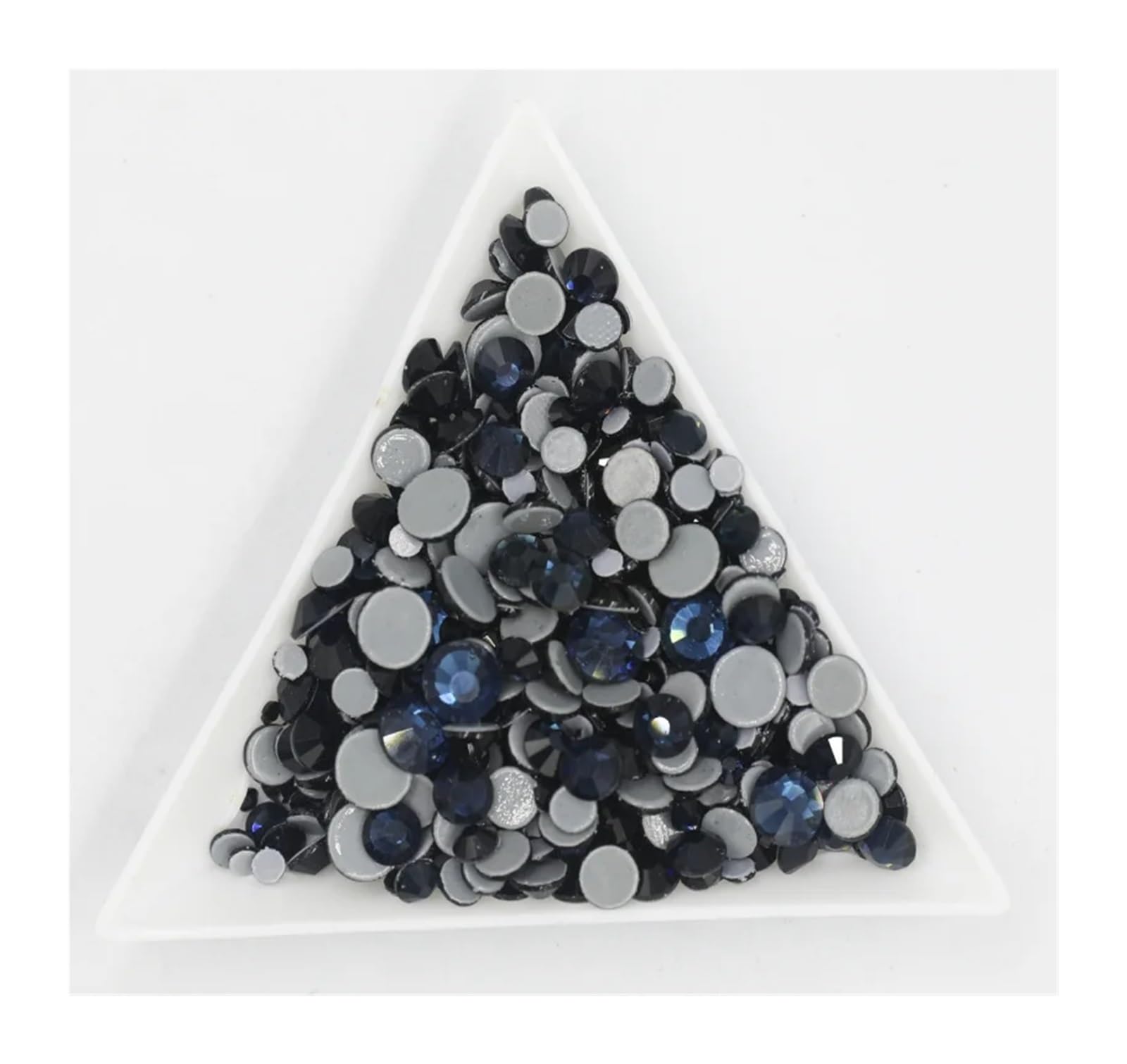 Strass en cristal multicolores de plusieurs tailles contre textile terne
