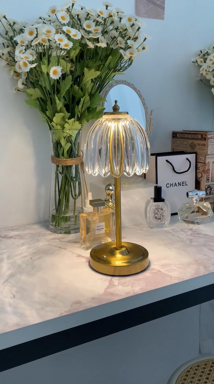 Image of Shenmoyl Set of 2 Tulip Table Lamp with 5000mAh Battery & Touch Control, Cordless Table Lamp with 3 Colors, Dimmable Rechargeable Table Lamps for Bedroom, Living Room, Entryways (Transparent Tulip)