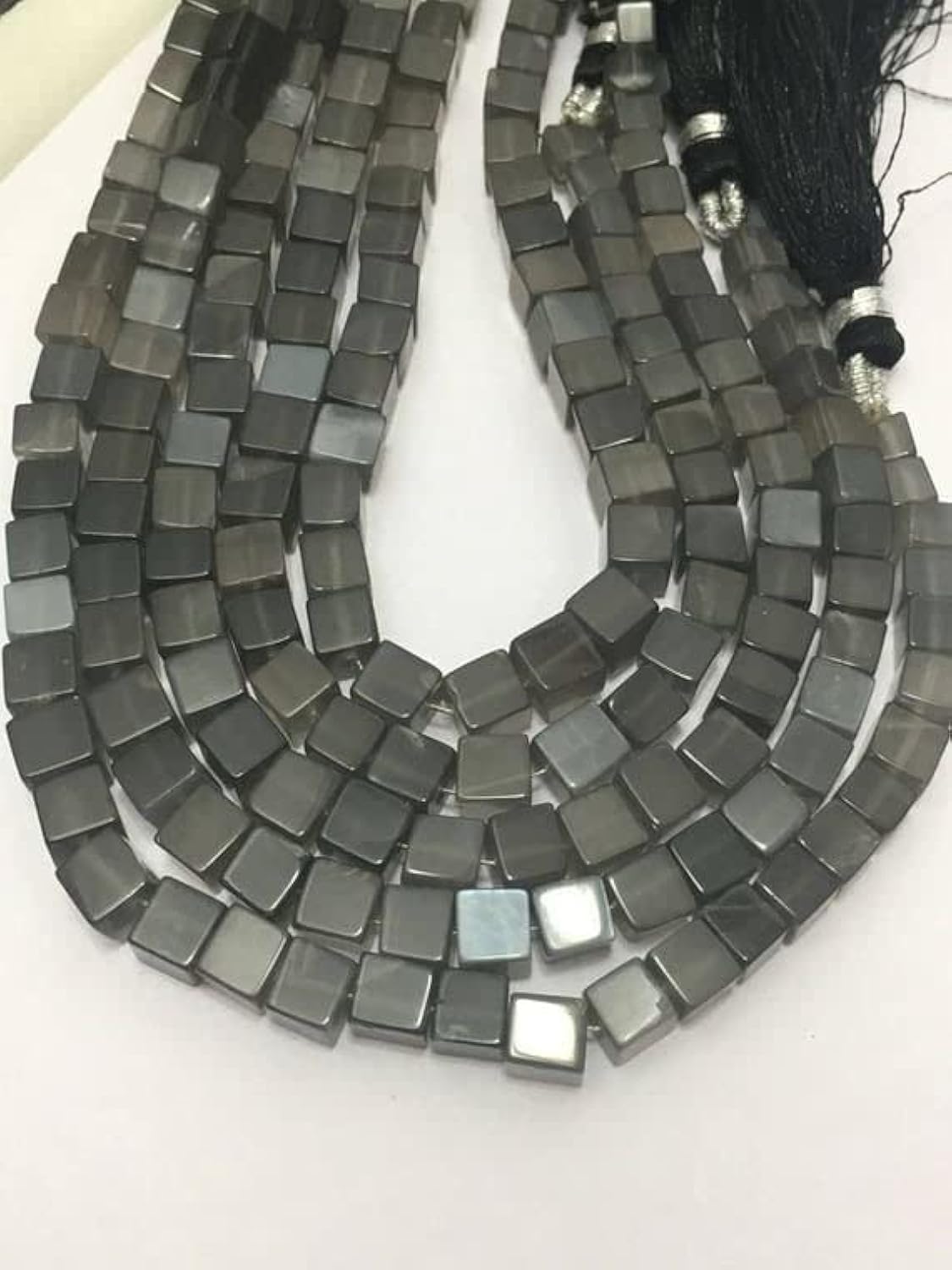 Pierre de lune grise perles box LKBEADS pour sublimer vos looks d'été