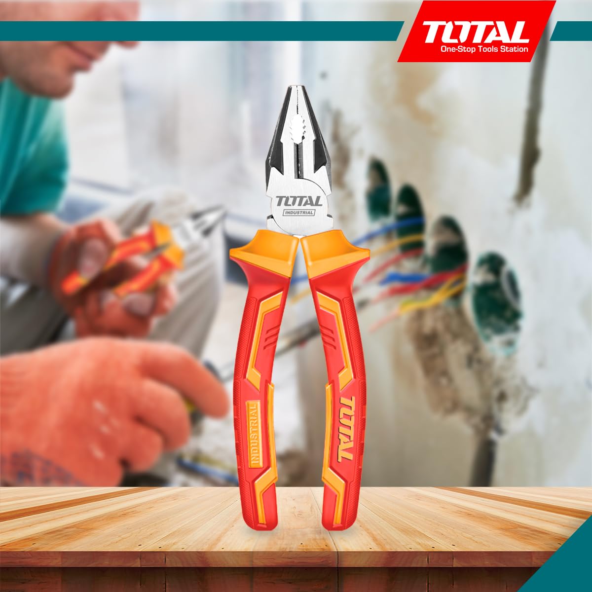 TOTAL - Alicate Aislado Universal - Cromo Vanadio - Certificado VDE - Ideal para Electricistas y Proyectos Eléctricos - Medida: 180 mm