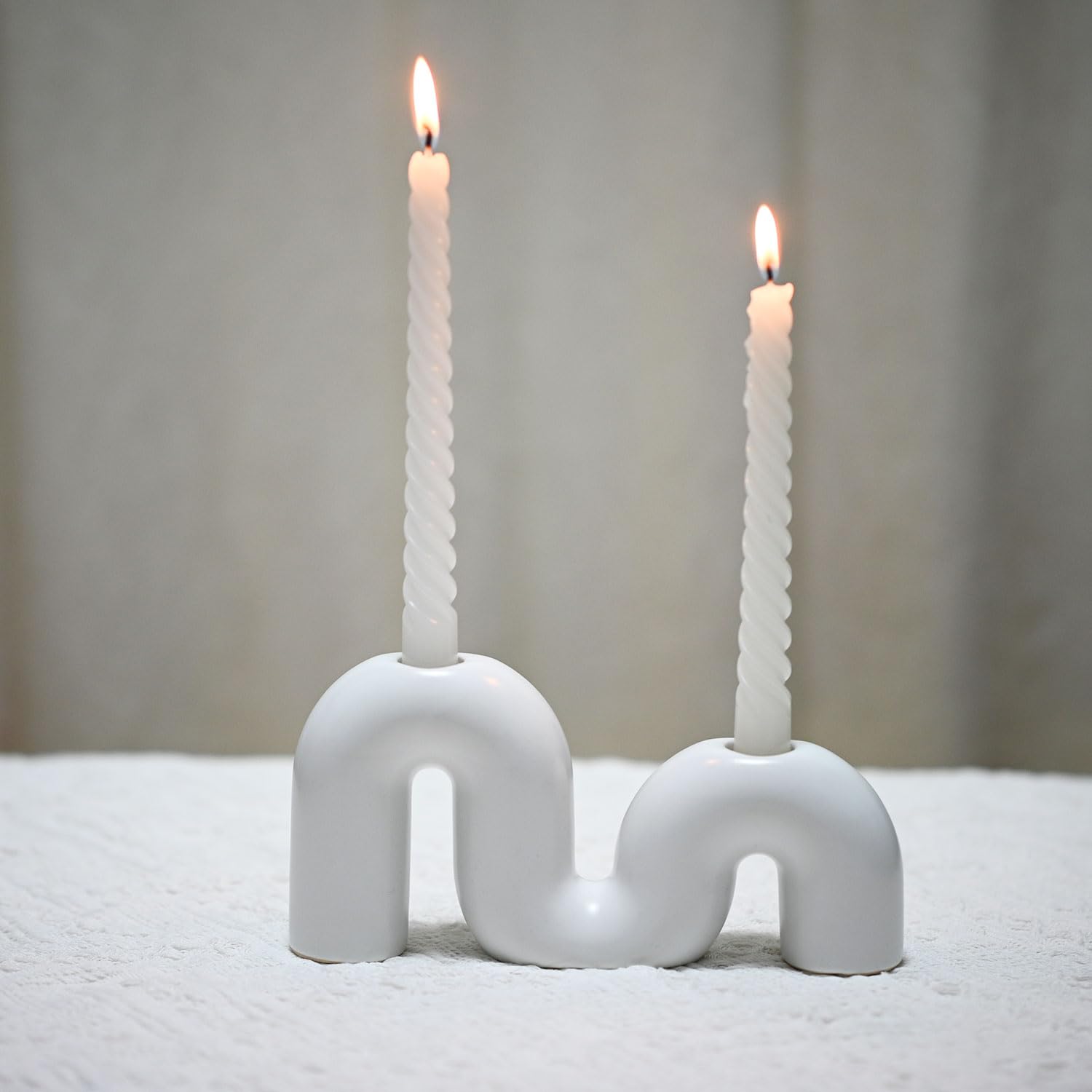 Keramik-Kerzenhalter Für 2 Stabkerzen – Modernes M-Design, Ca. 20 Cm Breit, Glasierte Oberfläche, Für Tischdekoration & Romantische Atmosphäre