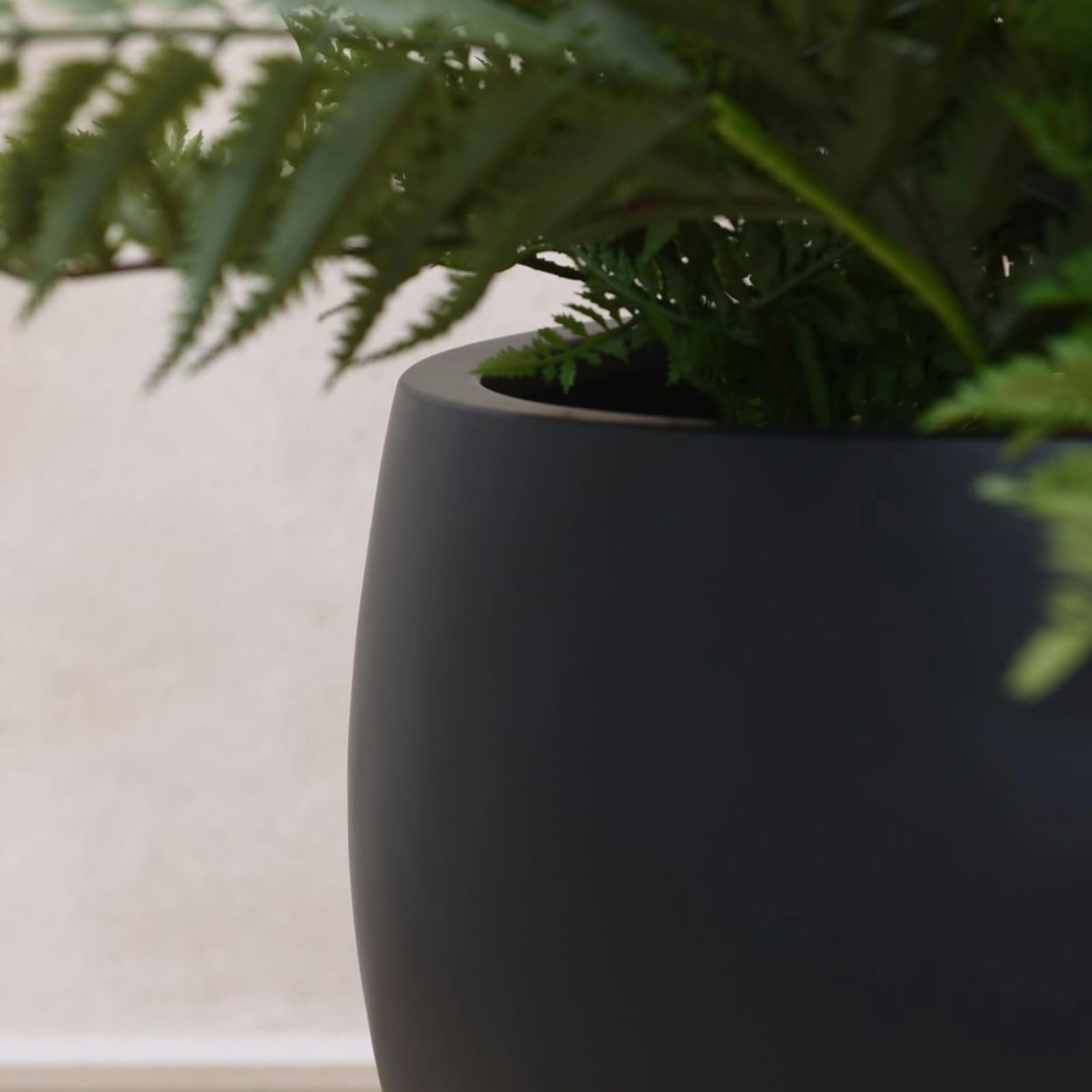 VIVANNO Blumentopf Pluto - Pflanzkübel aus Fiberglas - Anthrazit (40x40 cm) | Wetterfester Blumenkübel für Außen und Innen - 20 L Volumen - Frostsicherer Pflanztrog mit Matter Oberfläche in Grau