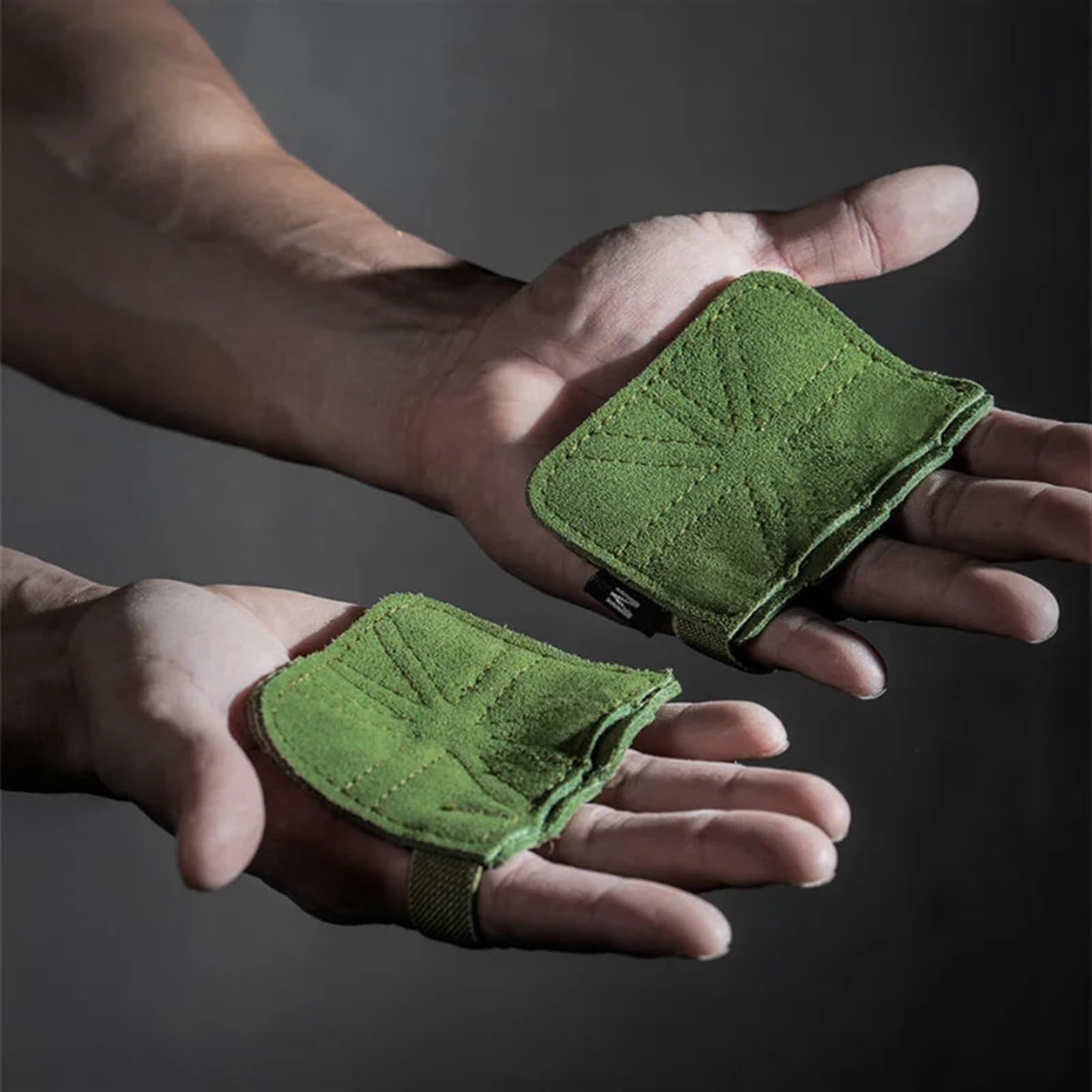 Simpeak Fitness Grip Pads 1 Paire - Coussinets De Préhension Cuir Pour Tractions, Musculation, Cross Training Et Poignées De Poignet (Noir)