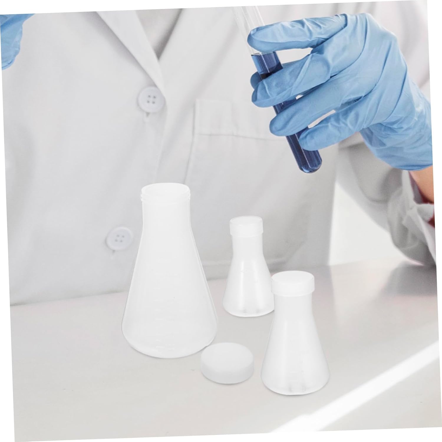 3Pcs Plastic Erlenmeyer Flask with Stopper Polypropylene flasks erlenmeyer Beaker Graduated Flask conical Beaker 250 erlenmeyer Flask Laboratory Flask Small Plastic Bottle White