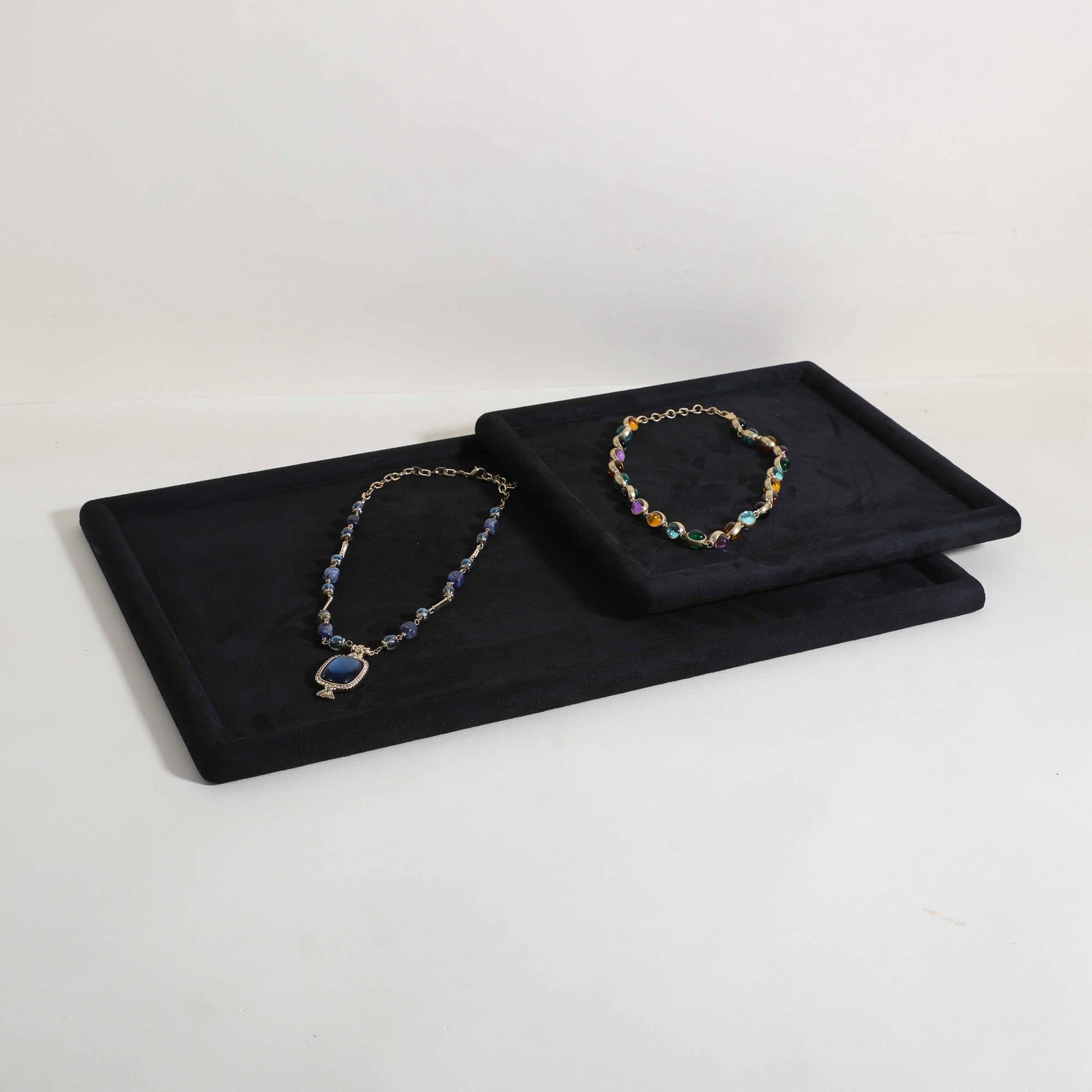 Gemehou Sammet-Schmuck-Ausstellungsteller, Top-Mikrofaserschmuck-Lagerorganisatorplatte, Leerer Schmuckvitrinensteller für Halskette, Armband, Ring, Ohrring, Uhr (Schwarz - Groß)