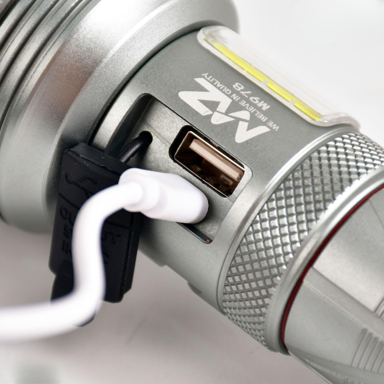 MZ M978 (Rechargeable LED Metal Torch) Zoomable 250W Power with