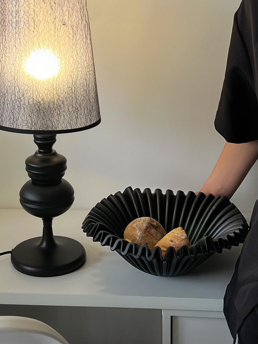 gugululu Ceramic Fruit Bowl, Large Fruit Bowl for Kitchen Countertops Modern Fruit and Bread Basket Stand for Home Kitchen Fruit and Vegetable Holder Storage(Black