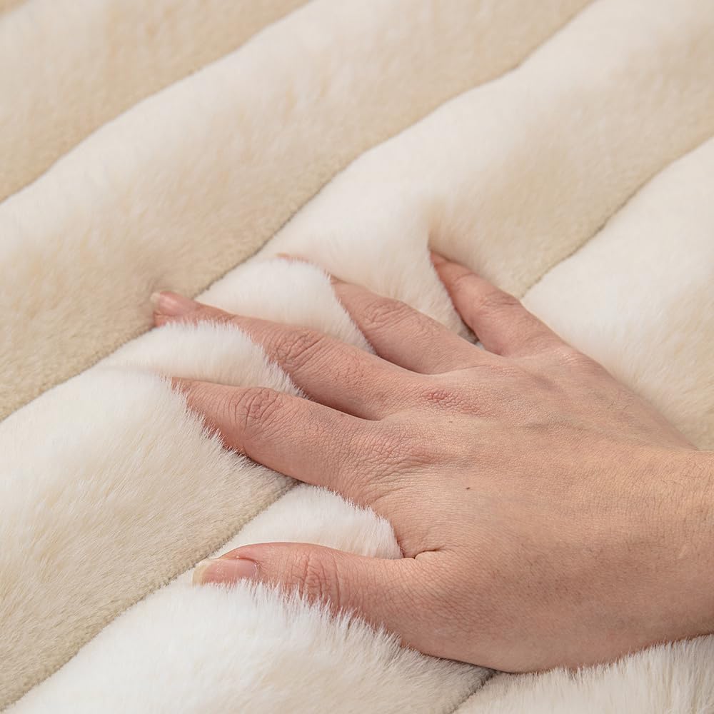 Federa per cuscino per divano in peluche a forma di coniglio, super morbida, in finta pelliccia, antiscivolo, universale, protezione per mobili, spessa e accogliente (dimensioni: 110 x 210 cm, colore