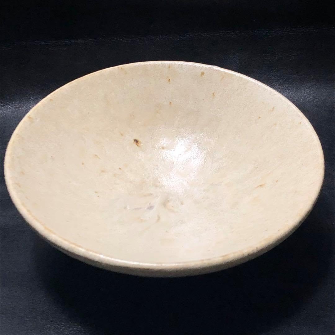 美しい古美術◼️蔵から美しい飴茶色の雰囲気のある抹茶茶碗が出て来ました。茶道具 究極の美◾️蔵から焦茶色のつぶつぶした美しい雰囲気の抹茶茶碗