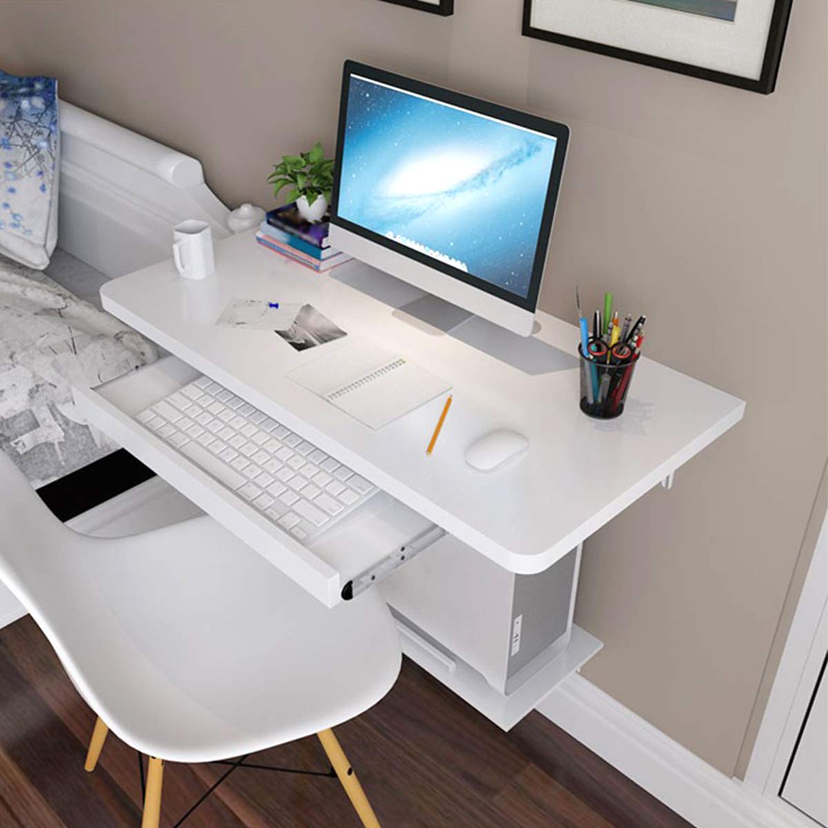Bureau d'ordinateur pliable mural pour optimiser les petits espaces