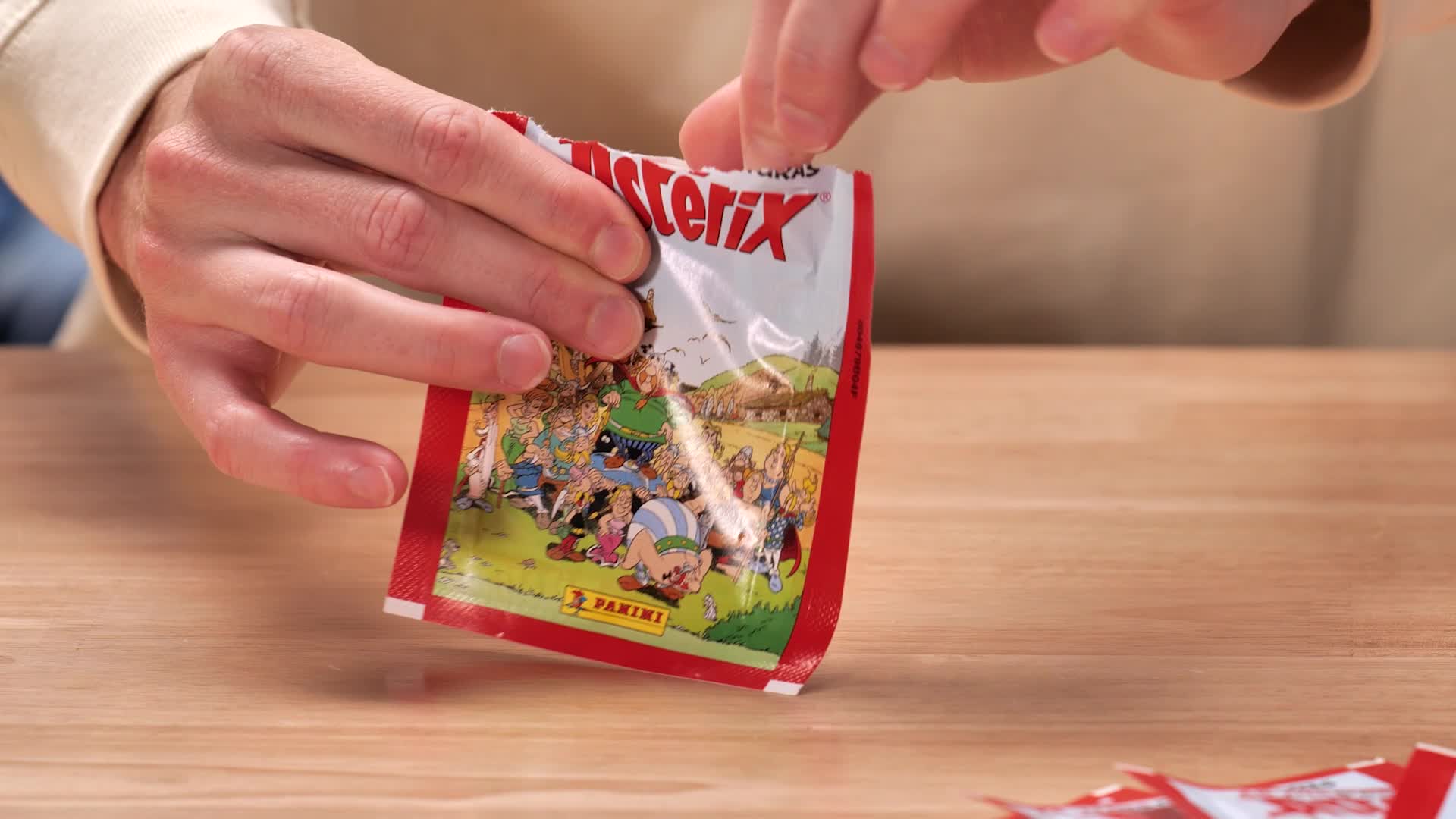 Boîte Métal Panini Astérix 65e Anniversaire – 12 Pochettes (60 Stickers) + 3 Cartes Limitée