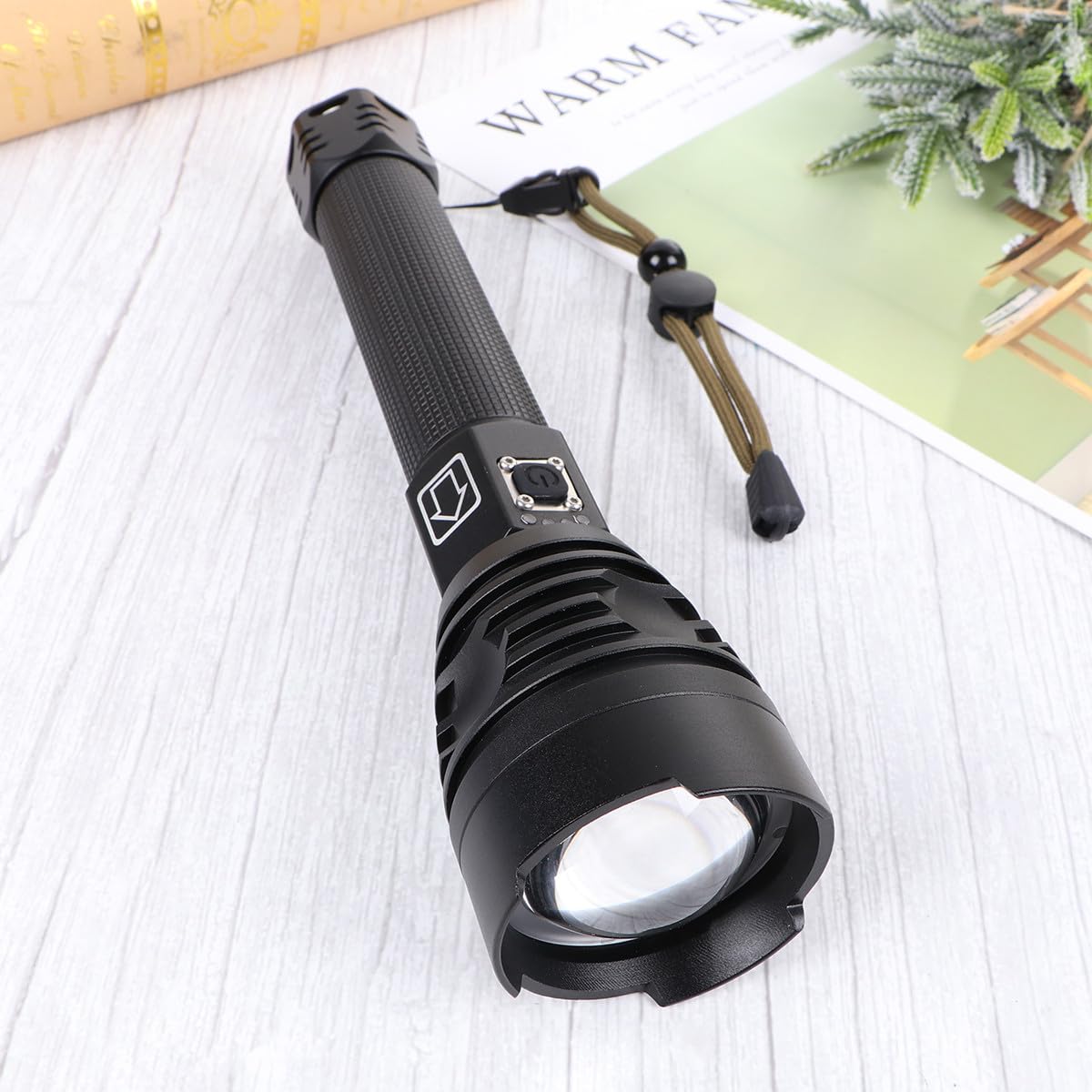 Torcia LED Ricaricabile USB con Display Batteria, Zoom Telescopico, Lega di Alluminio, Nera, per Emergenze e Campeggio, P90 Potente