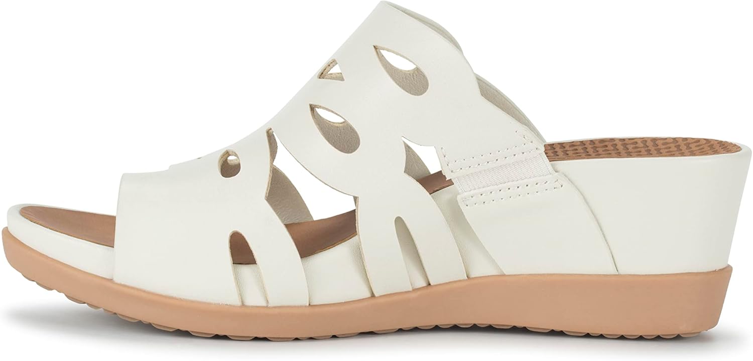 Baretraps DEMETRA Women's Sandals & Flip Flops Cream Size 8 M (BT29588)