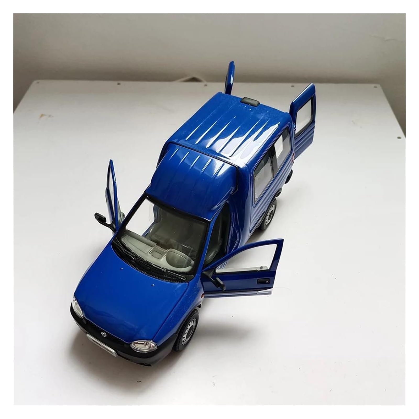 Metallo Scala Replica 1 24 Per Sabre Simulazione Auto In Lega Modello Statico Collezione Fan Souvenir Regalo Garage Scena Ornamento Hobby Veicoli Giochi Set(Blu)