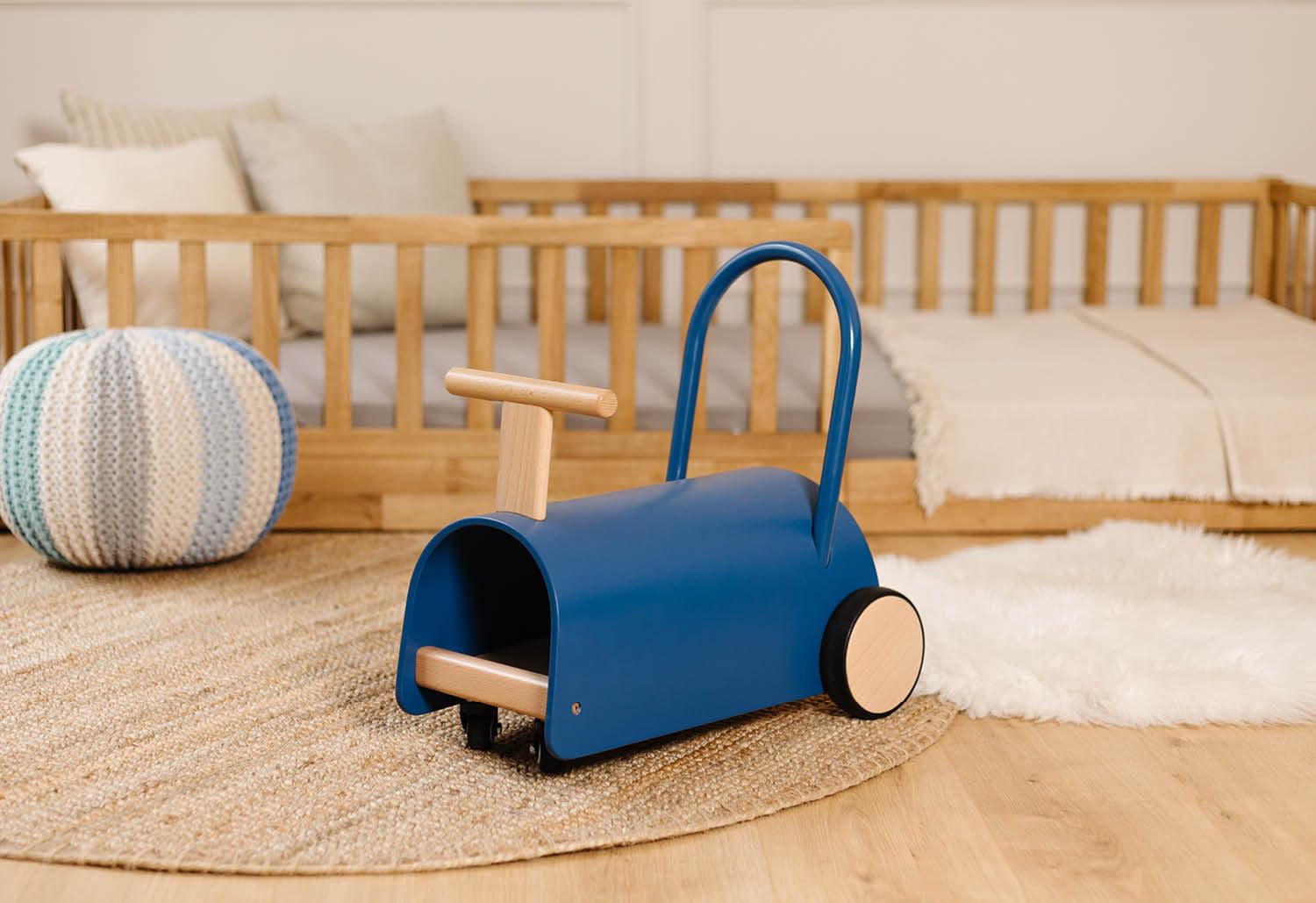 PINOLINO Enzo Kinder Lauflernwagen und Rutschauto, Holz, attraktives Blau, für Kleinkinder ab 1 Jahr