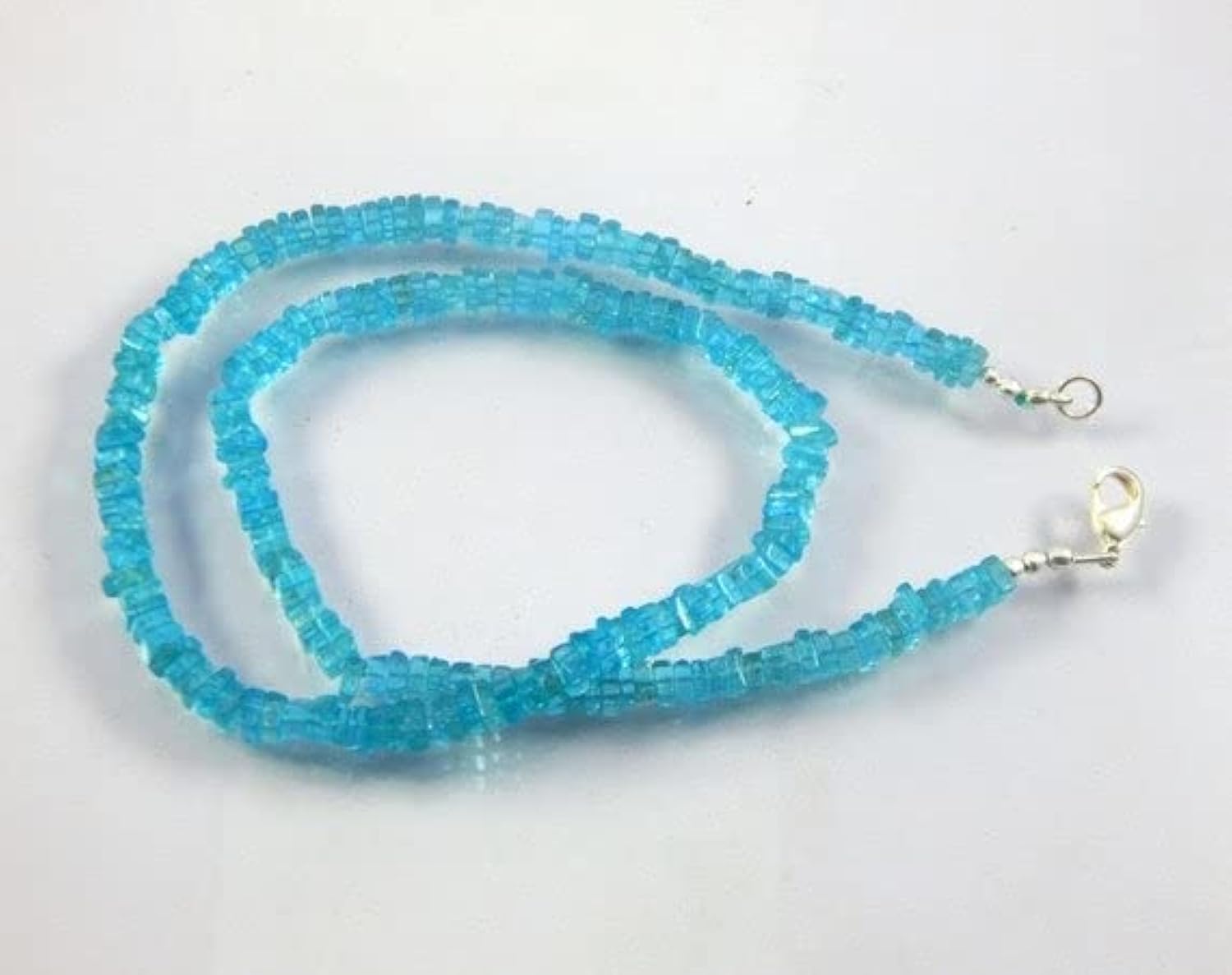 Collier apatite bleue néon LKBEADS 81 carats | Perles Heishi 3-4mm
