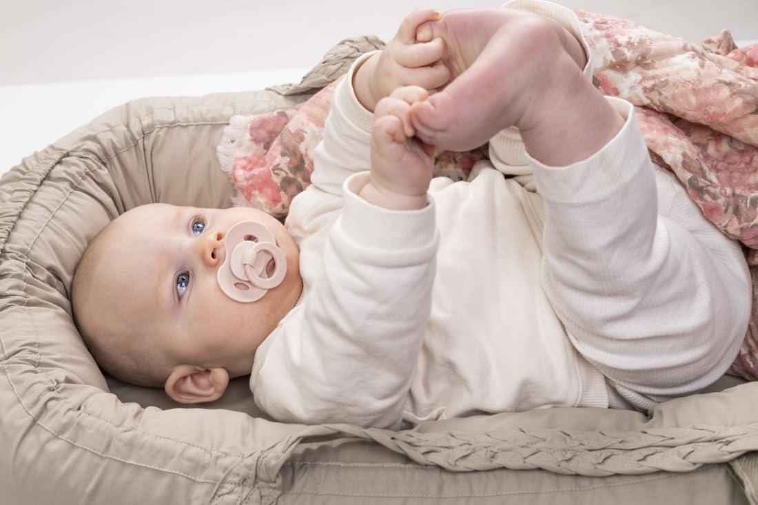 Elodie Details Gniazdo dla noworodka - przenośny kokon z długimi paskami do noszenia, kieszenią do przechowywania i materacami, 100% bawełna organiczna, OEKO-TEX, można prać w pralce, reduktor łóżka