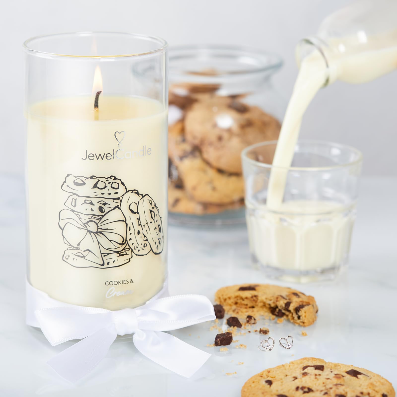 JuwelKerze Cookies & Cream Ohrringe Silber - Schmuckkerze 80 Std - große Duftkerze mit Orientalischem Duft - beige Kerze mit Schmuck Überraschung als - Geschenke für Frauen, Geburtstag