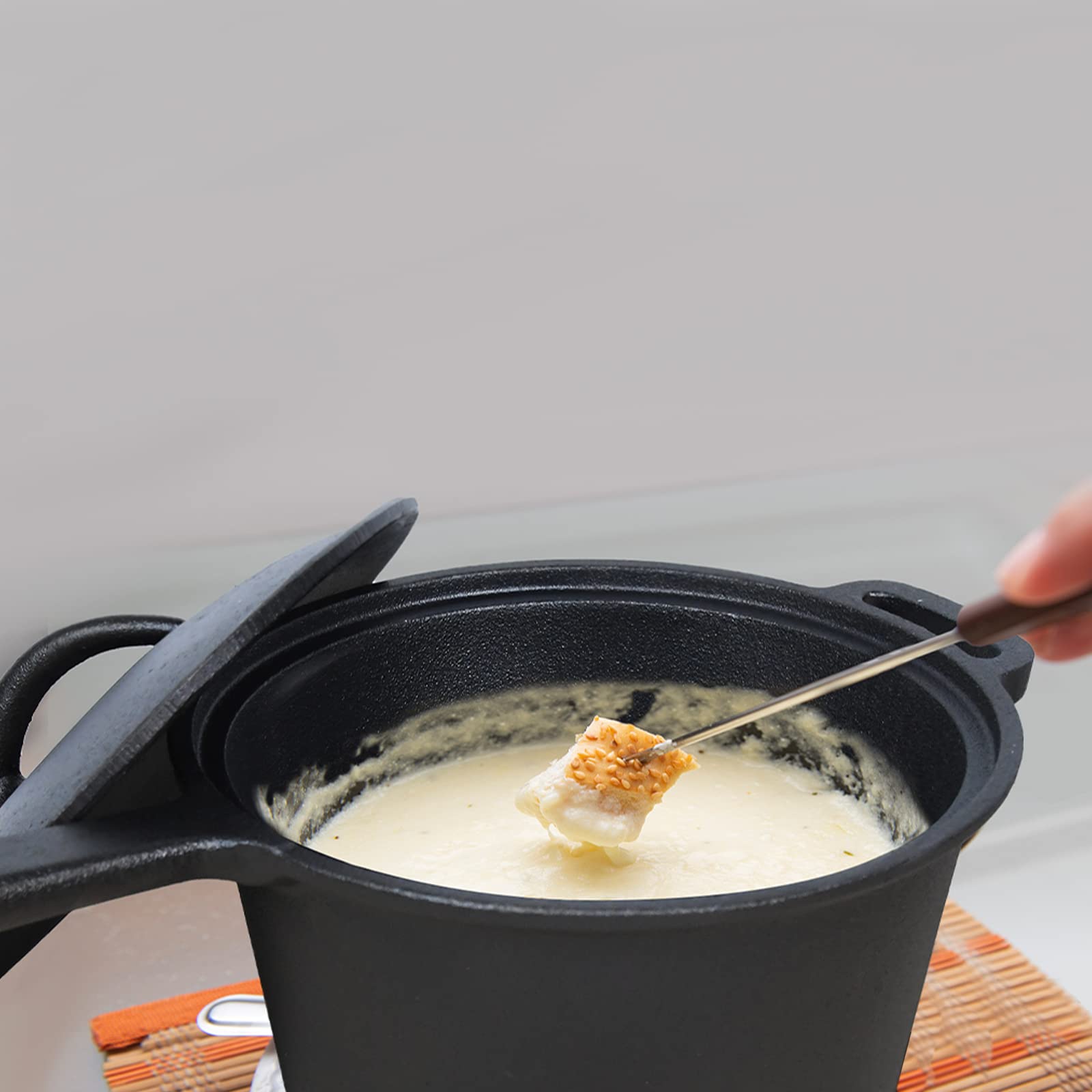 UISEBRT Dutch Oven Set 12 pièces dans une boîte en bois Four Néerlandais - Beaucoup d'accessoires en fonte déjà brûlée- Avec Dutch Oven, plaque de barbecue, Poignée, Support