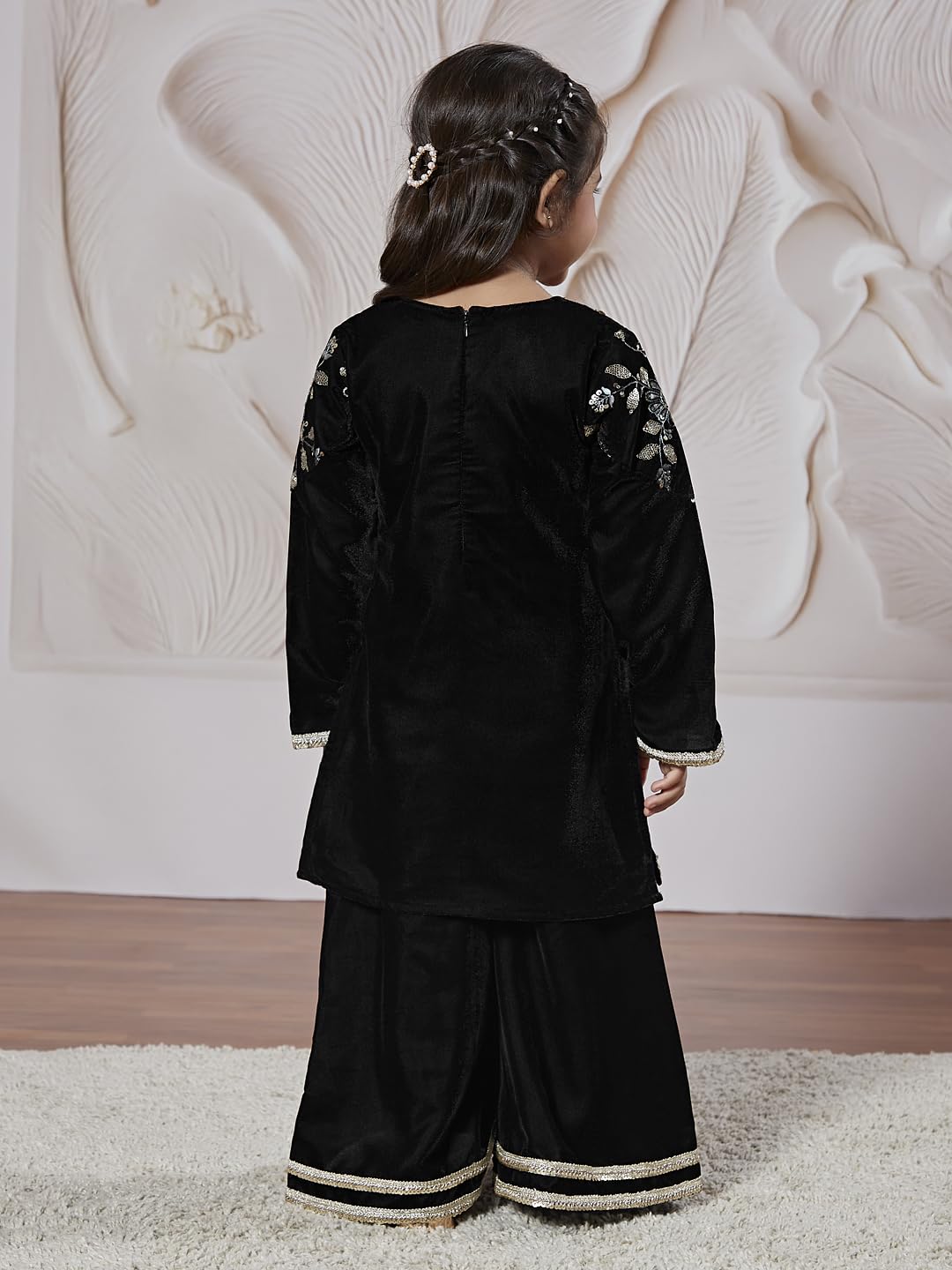 VASTRAMAY Kurta-Set für Mädchen mit Dupatta – Vetvet bestickter Kurta-Palazzo und Dupatta-Set für Mädchen