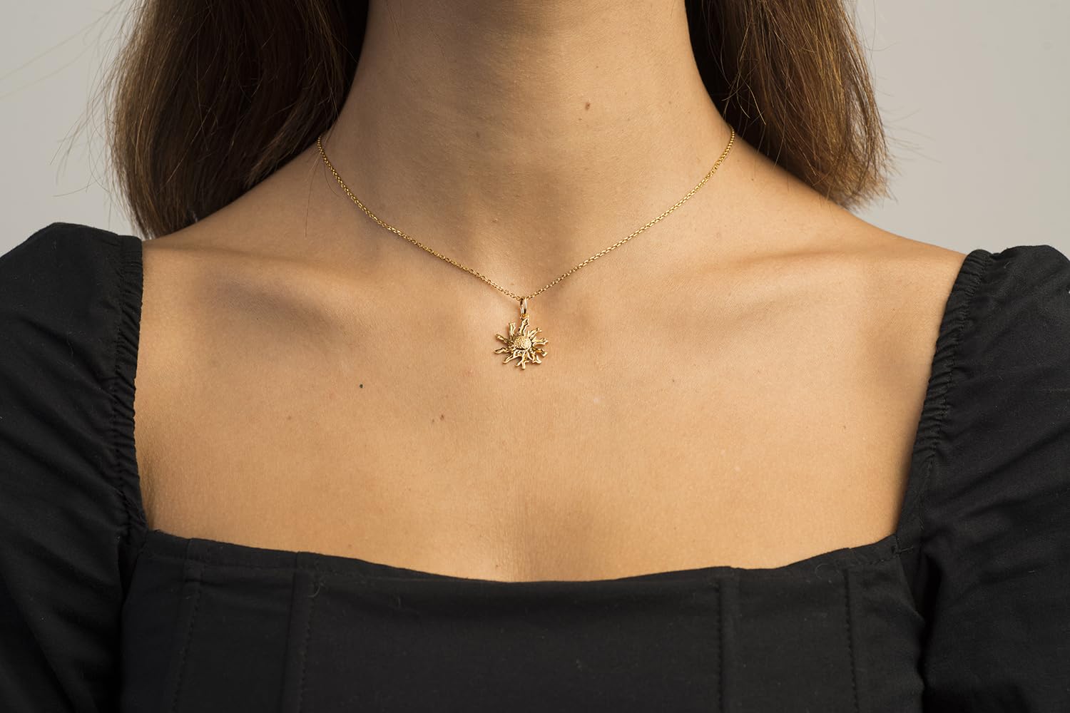 Colgante Eguzkilore Flor Vasca Chapado Oro 18K