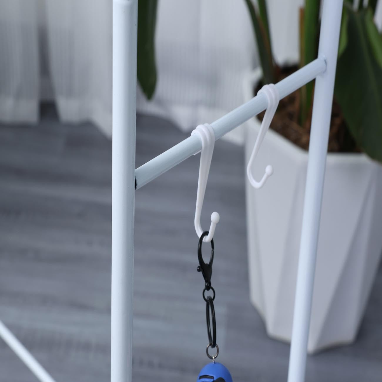 Herzberg HG03282, Ablage 3 Ebenen für Waschmaschine und Badezimmer, Weiß, Einfacher Aufbau, Tragkraft 10 kg pro Ebene, Kohlenstoffstahl, Seitliche Haken, 65x25x122cm.