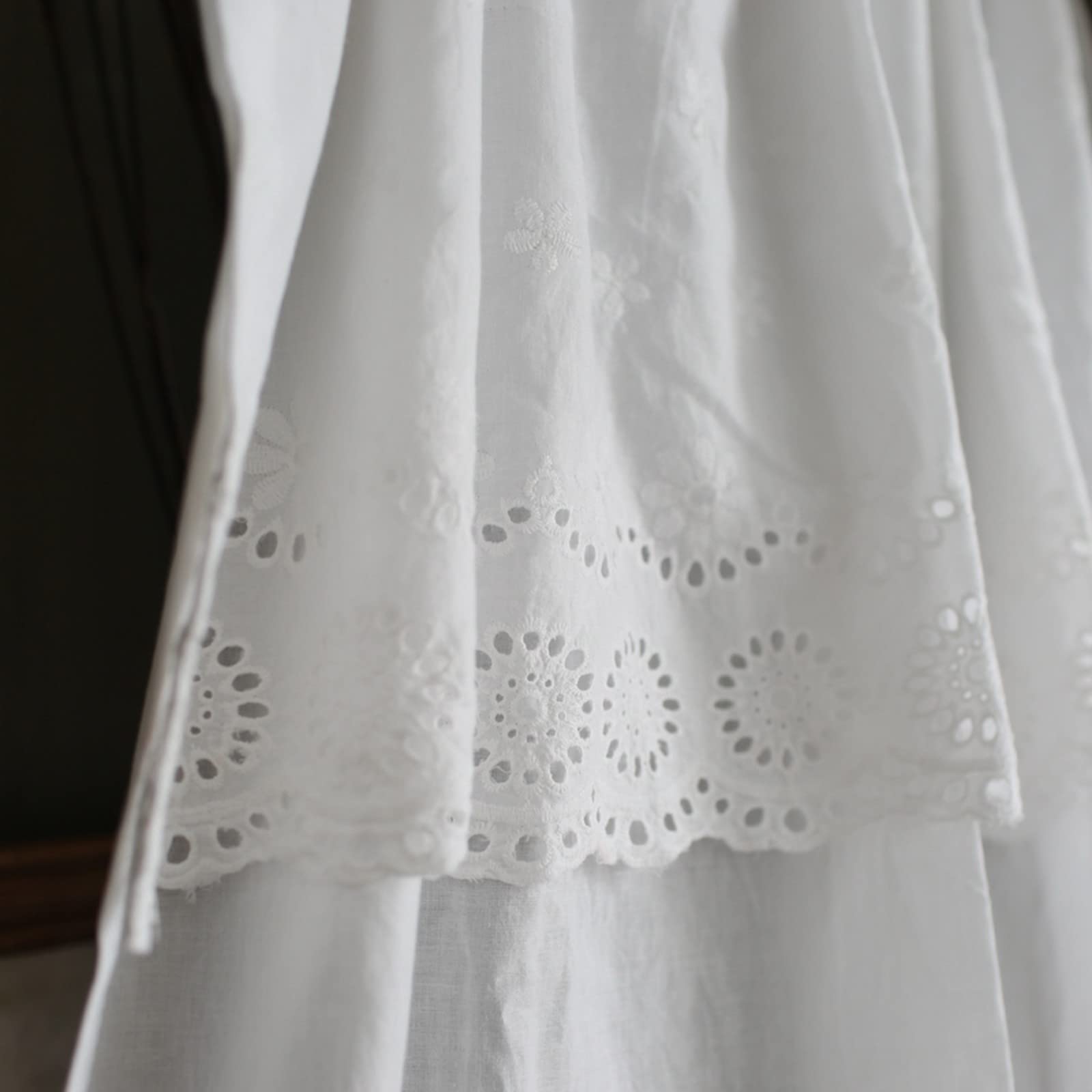 A.Monamour Rideau de Cuisine Court Petit Fenêtre en Coton Blanc Semi-Transparent Dentelle Broderie Florale Rideau Brise-bise Rideaux à Disques Cantonnières Demi Rideau Passe-Tringle Bistro Café