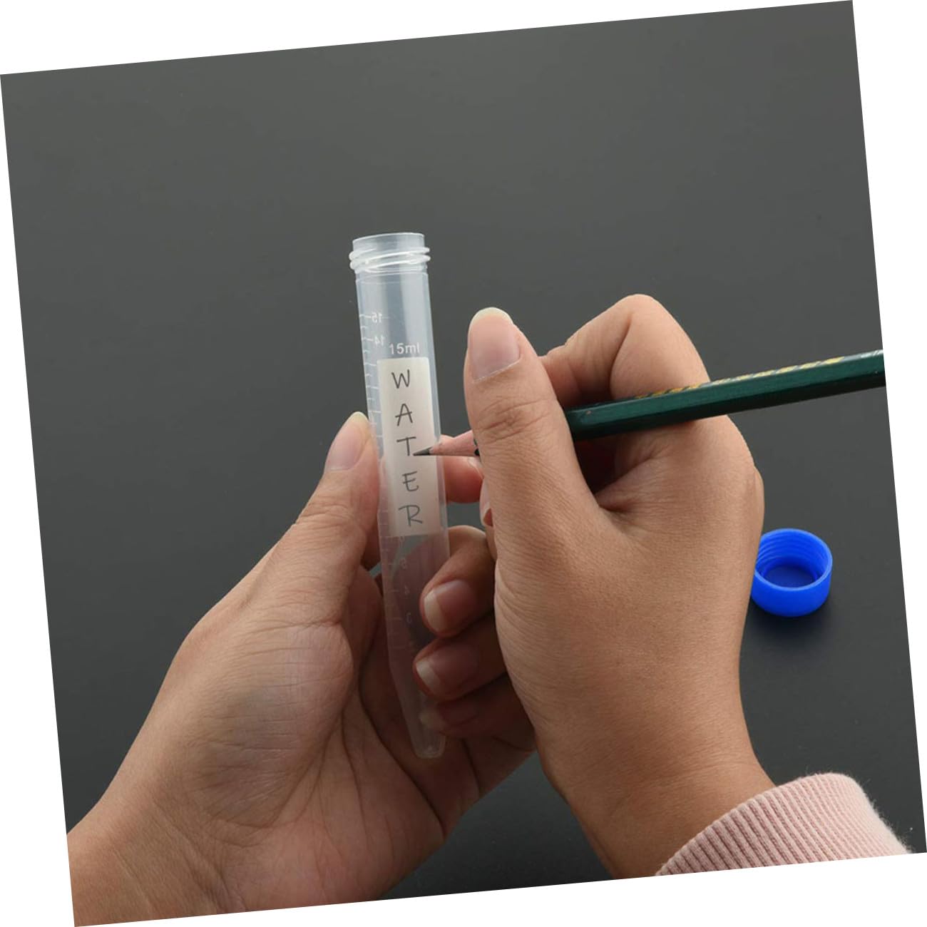 SOLUSTRE 81pezzi Provette in Plastica Con Coperchio Per Centrifuga Pz Portaprovette Per Esperimenti Scientifici Conservazione Liquidi e Uso Didattico