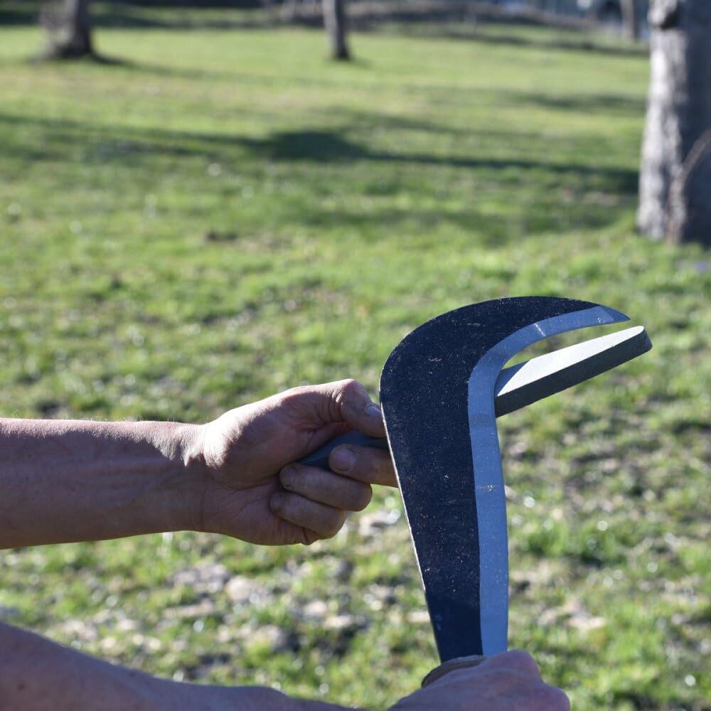 4betterdays.com Handgeschmiedetes Schweizer Gertel mit Ledergriff inkl. Gratis Schleifstein - Staudensichel, Handsichel, Sichel Garten, Sichelmesser/made in Germany