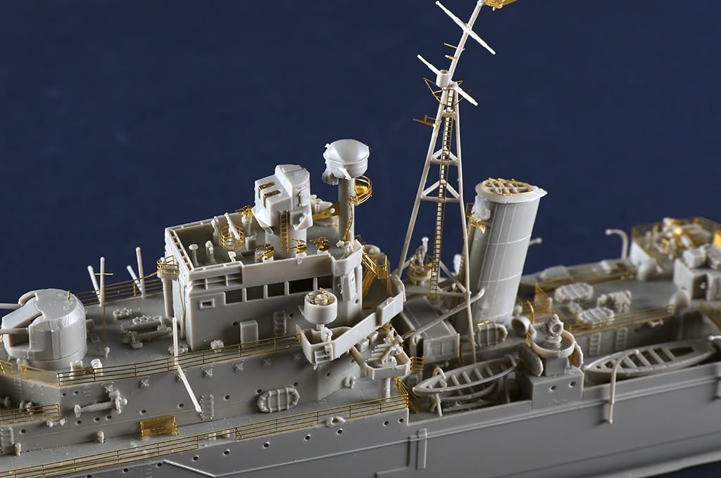Kit Maquette Trumpeter – Croiseur Britannique Léger WWII, 1/350, 600 Pièces + Photoetch