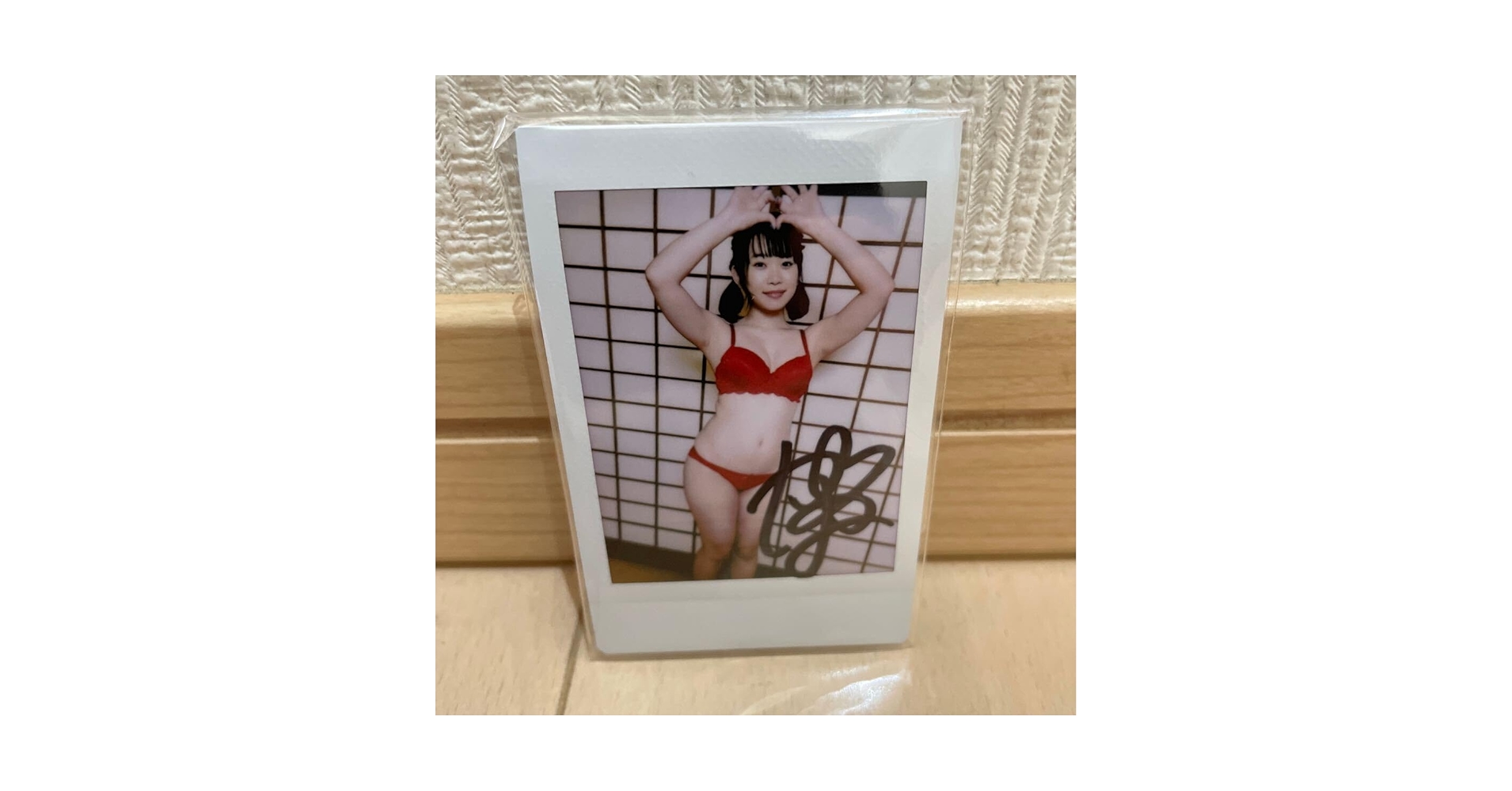 Amazon.co.jp: 架乃ゆら 直筆サイン入りチェキ 下着 : おもちゃ