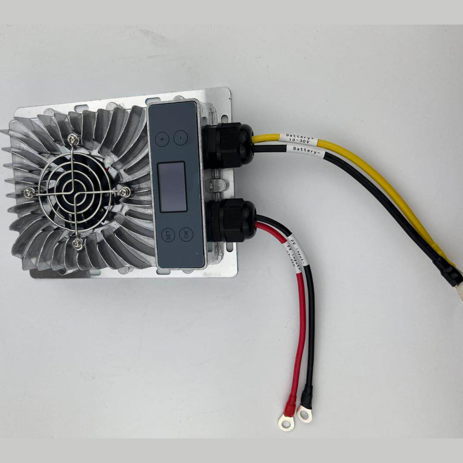 Tarifa Cargadores solares MPPT de 600 W con control de temperatura Regulador de tarifa solar de aluminio para baterías de 12 V a 24 V Regulador MPPT de eficiencia