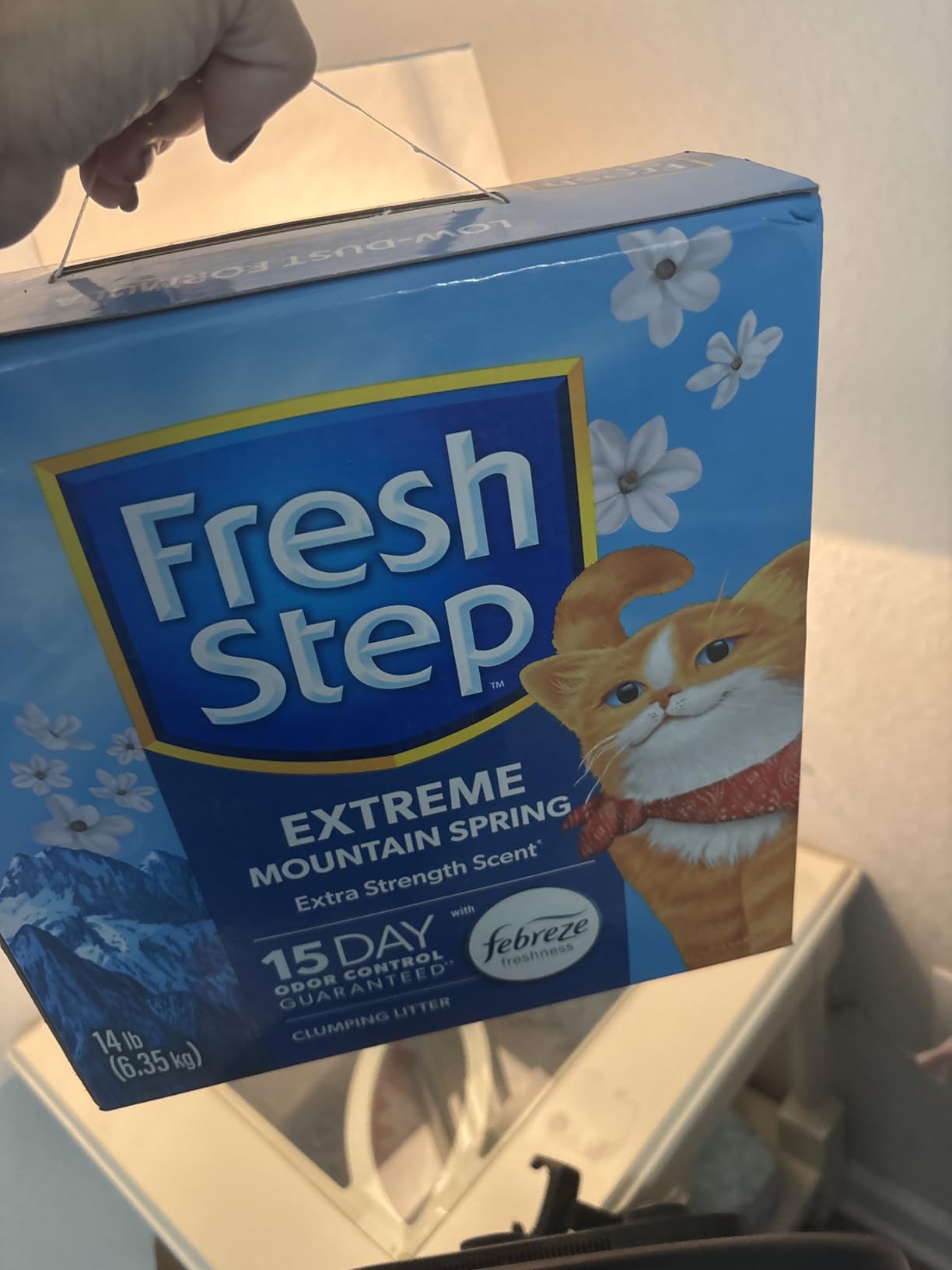 Fresh Step Clumping Cat Litter, Multi-Cat, Long Lasting Odor Control Kitty Litter with Activated Charcoal, Low Dust Formula, 14 lb photo review