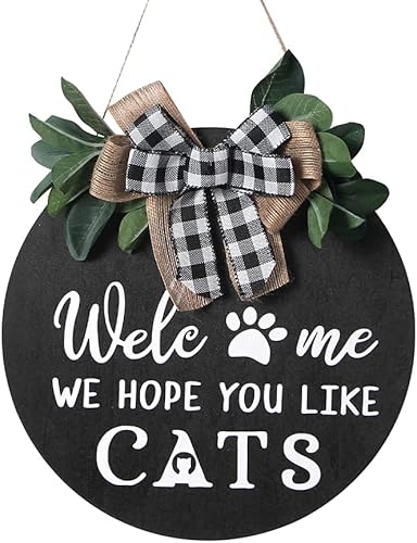 Alnicov Letrero de bienvenida de madera de 11.8 pulgadas, con texto en inglés «Welcome We Hope You Like Cats», corona de bienvenida para Navidad,