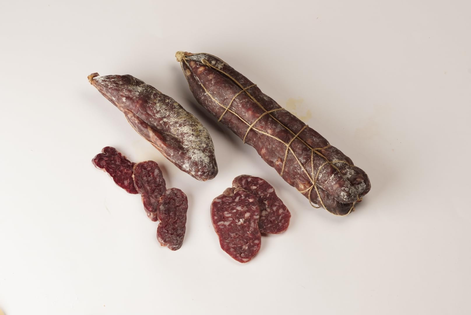 La Cigolina – Salame di Wagyu 200g + Salame di Frisona 400g | Salumi bovini artigianali 100% italiani | A basso contenuto di grassi, ricchi di gusto e Omega 3 | Stagionati e naturali